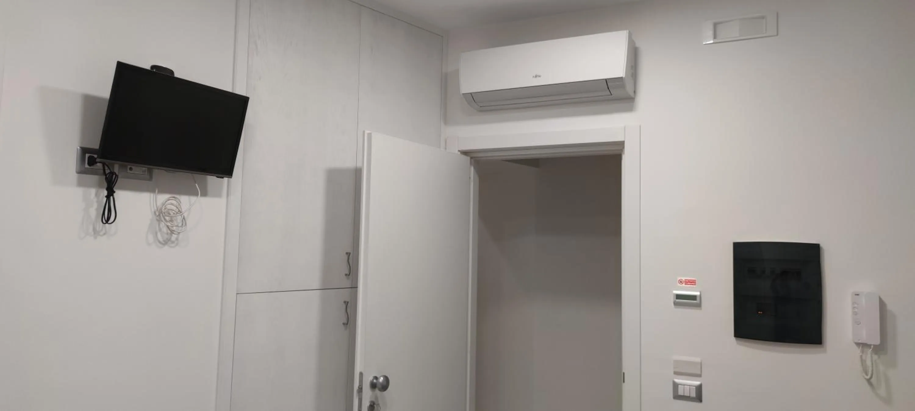 TV and multimedia in Guest House Via Milano