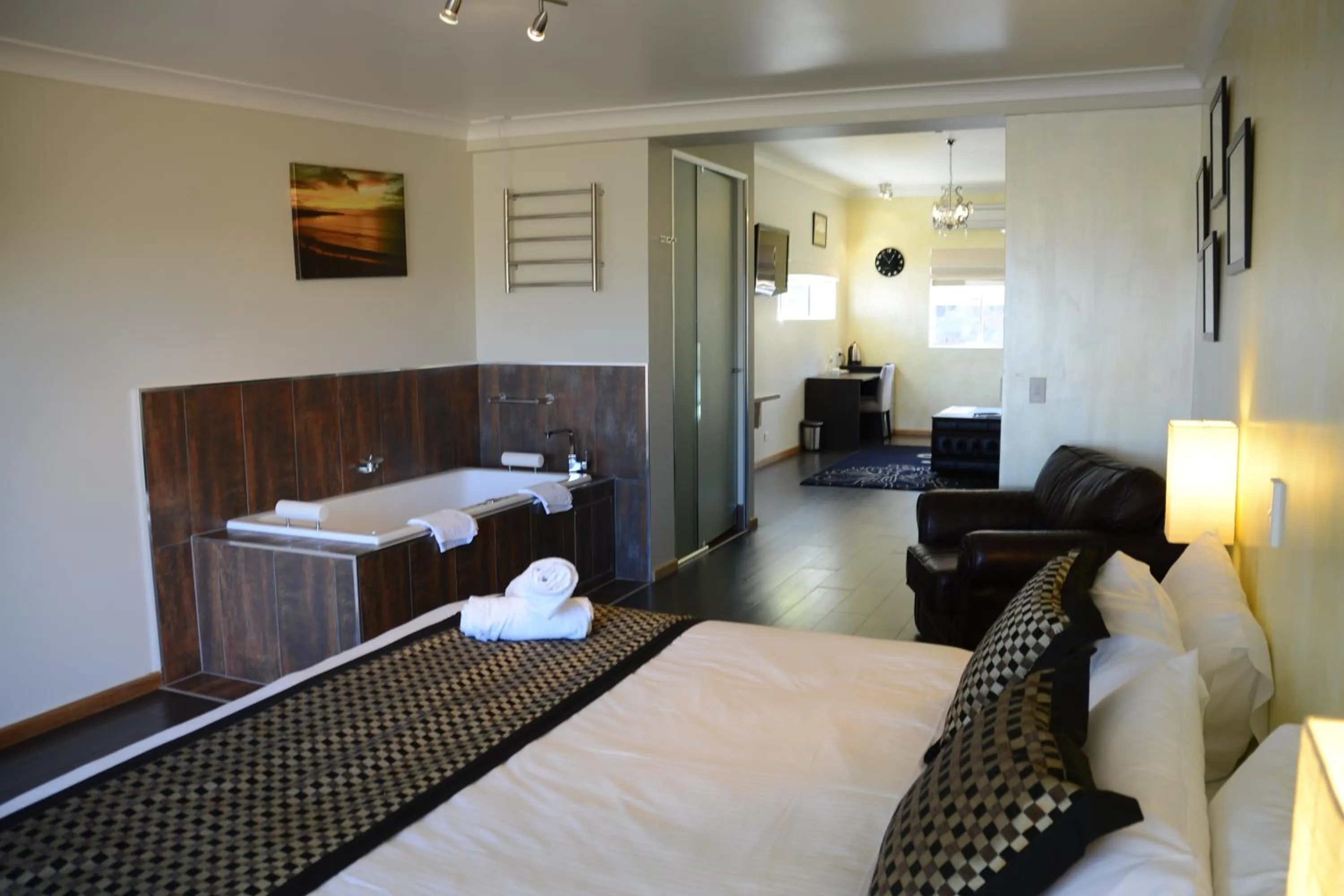 Photo of the whole room, Bed in Siesta Villa