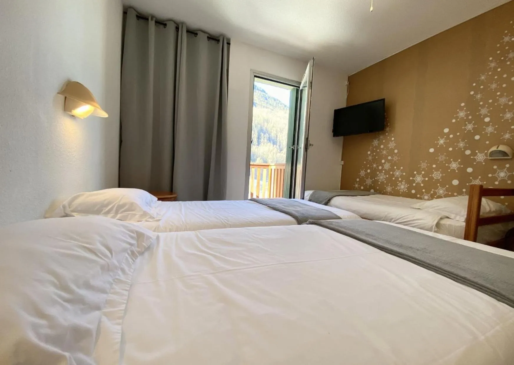 Mountain view in Hotel-Restaurant La Lauzétane