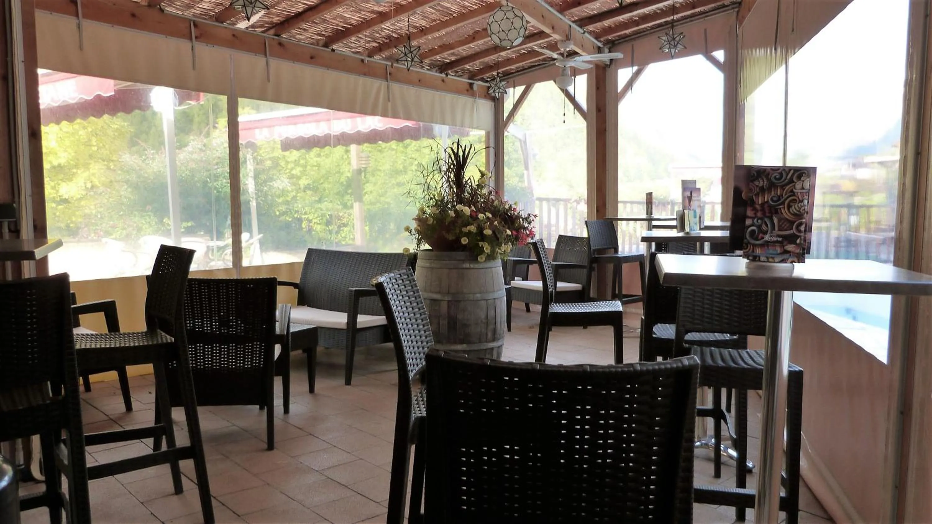 Garden in Hotel-Restaurant La Lauzétane