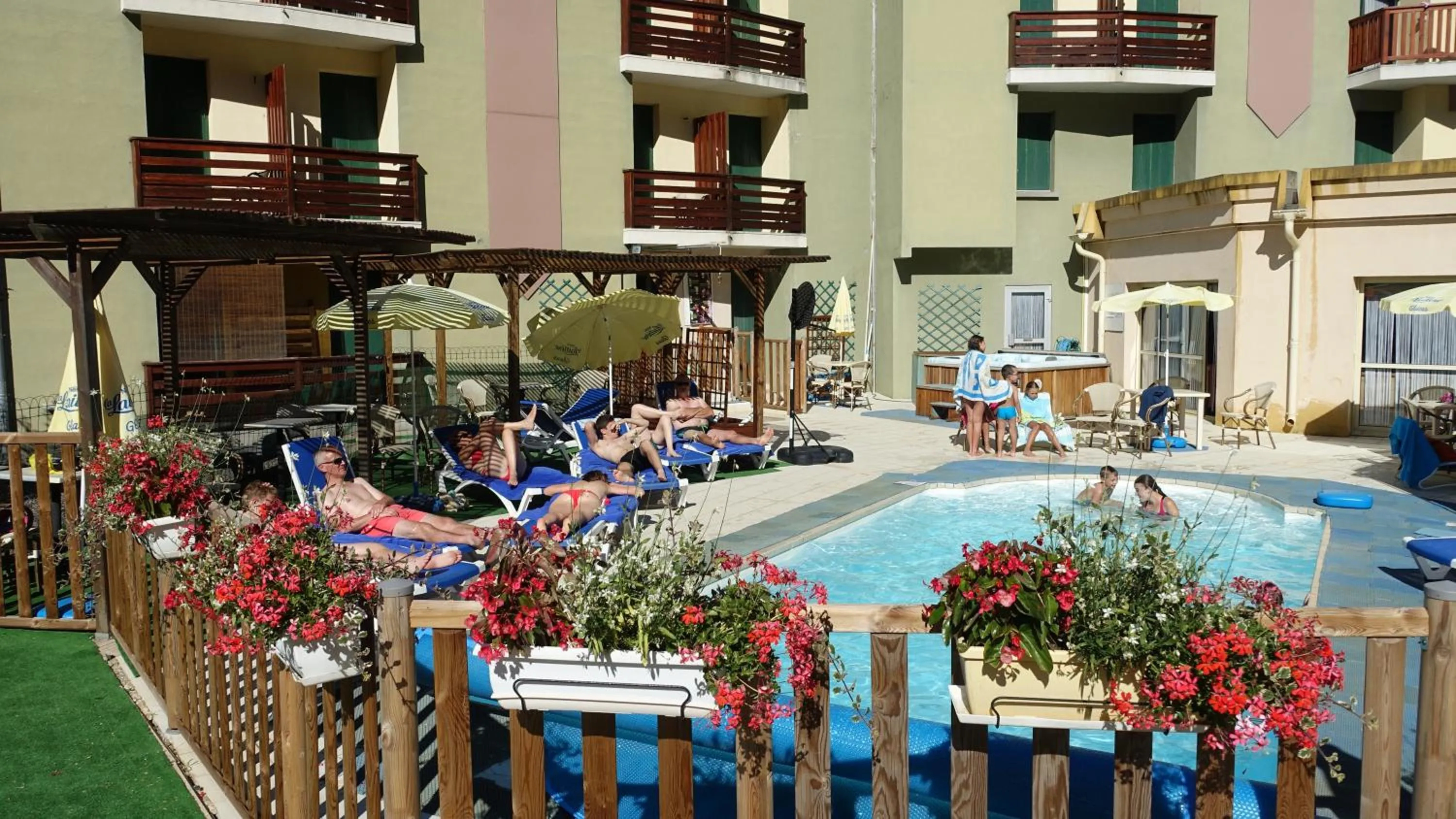 Pool view in Hotel-Restaurant La Lauzétane