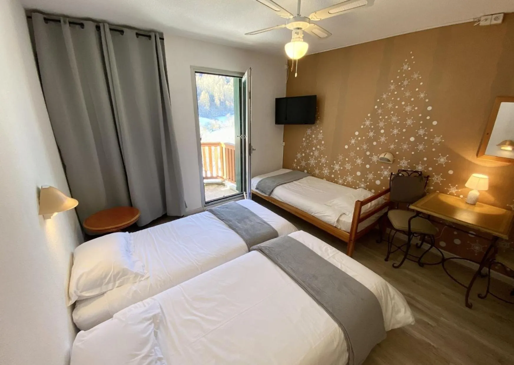 Mountain view in Hotel-Restaurant La Lauzétane