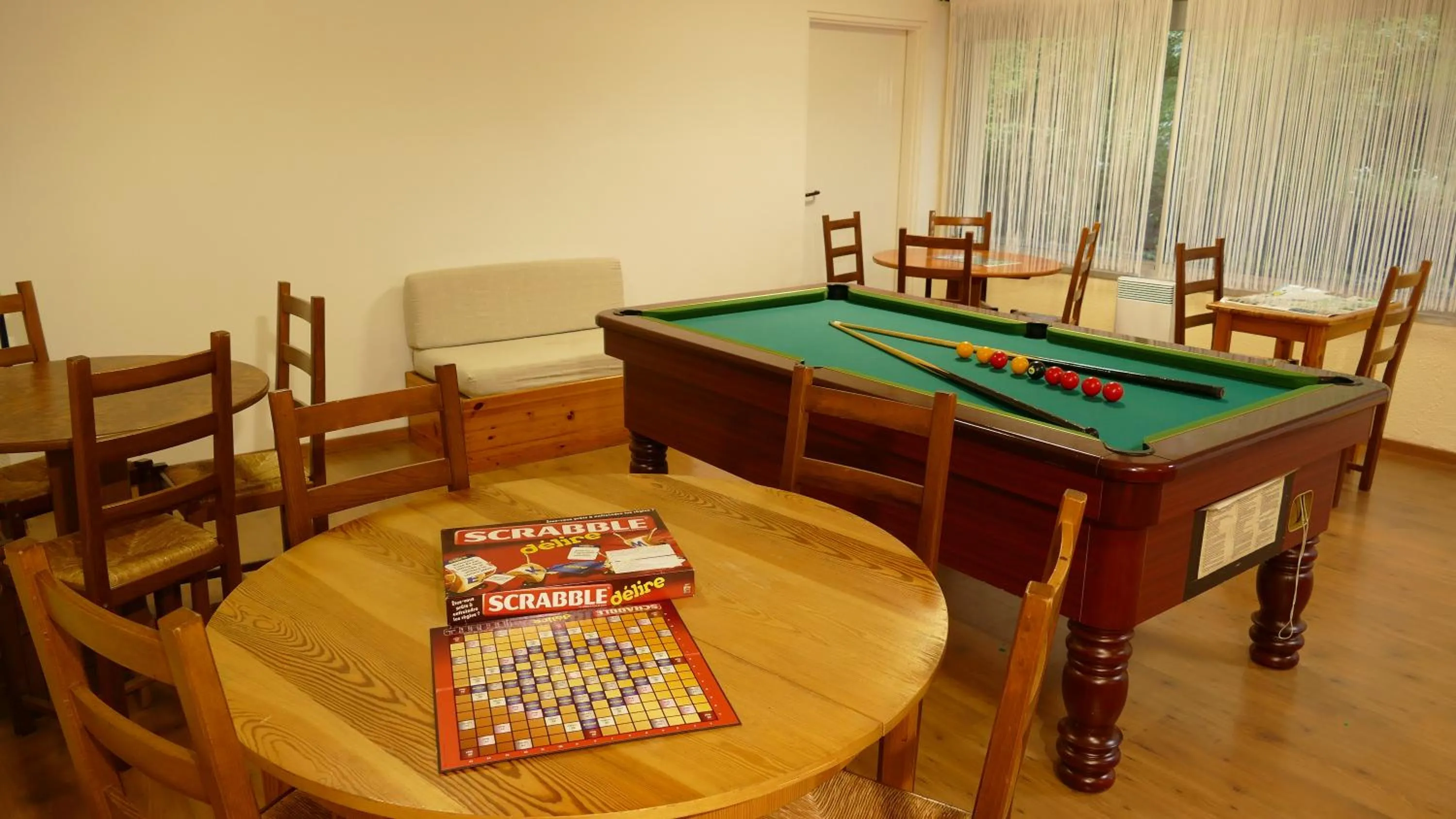 Billiard in Hotel-Restaurant La Lauzétane