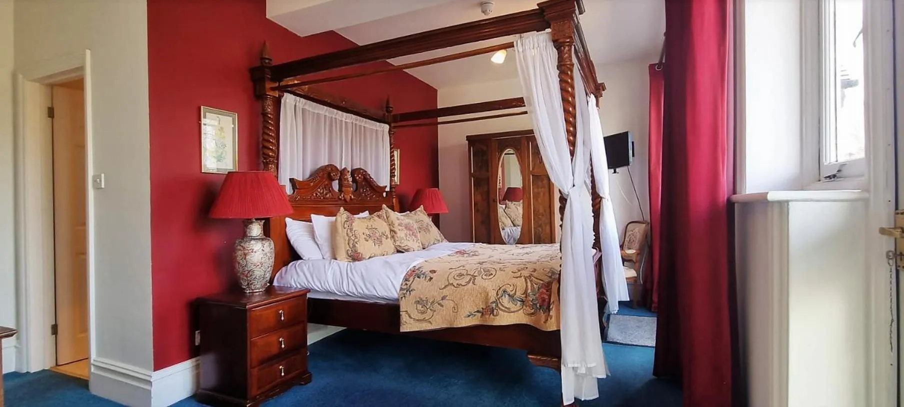 Bed in The Weir Hotel