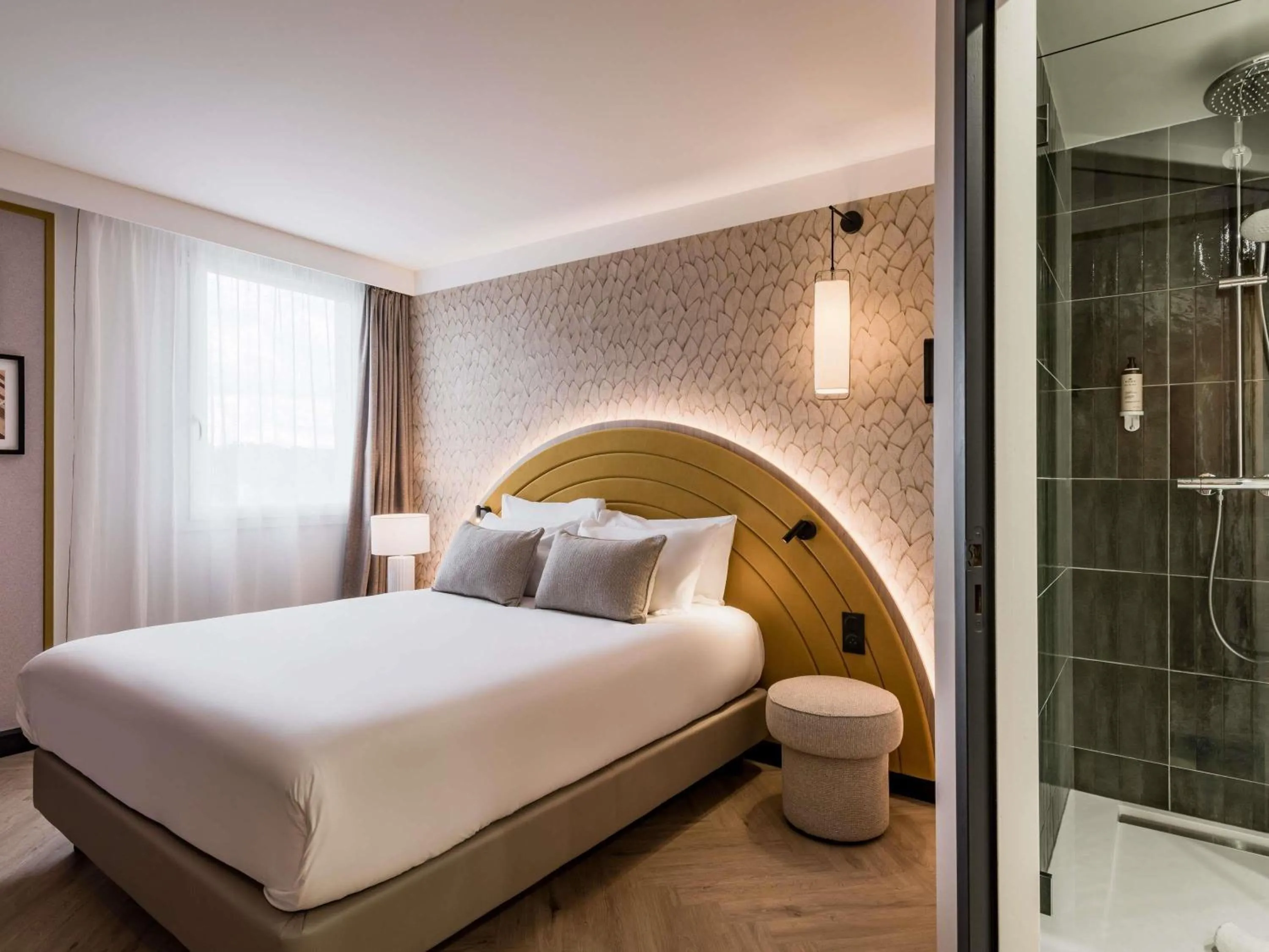 Bedroom, Bed in Mercure Chartres Est