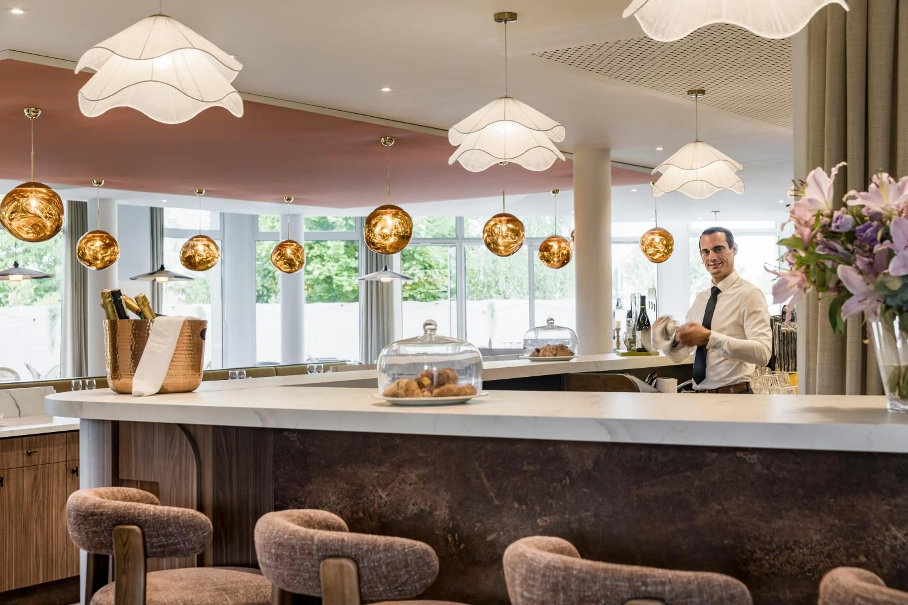 Photo of the whole room in Mercure Chartres Est