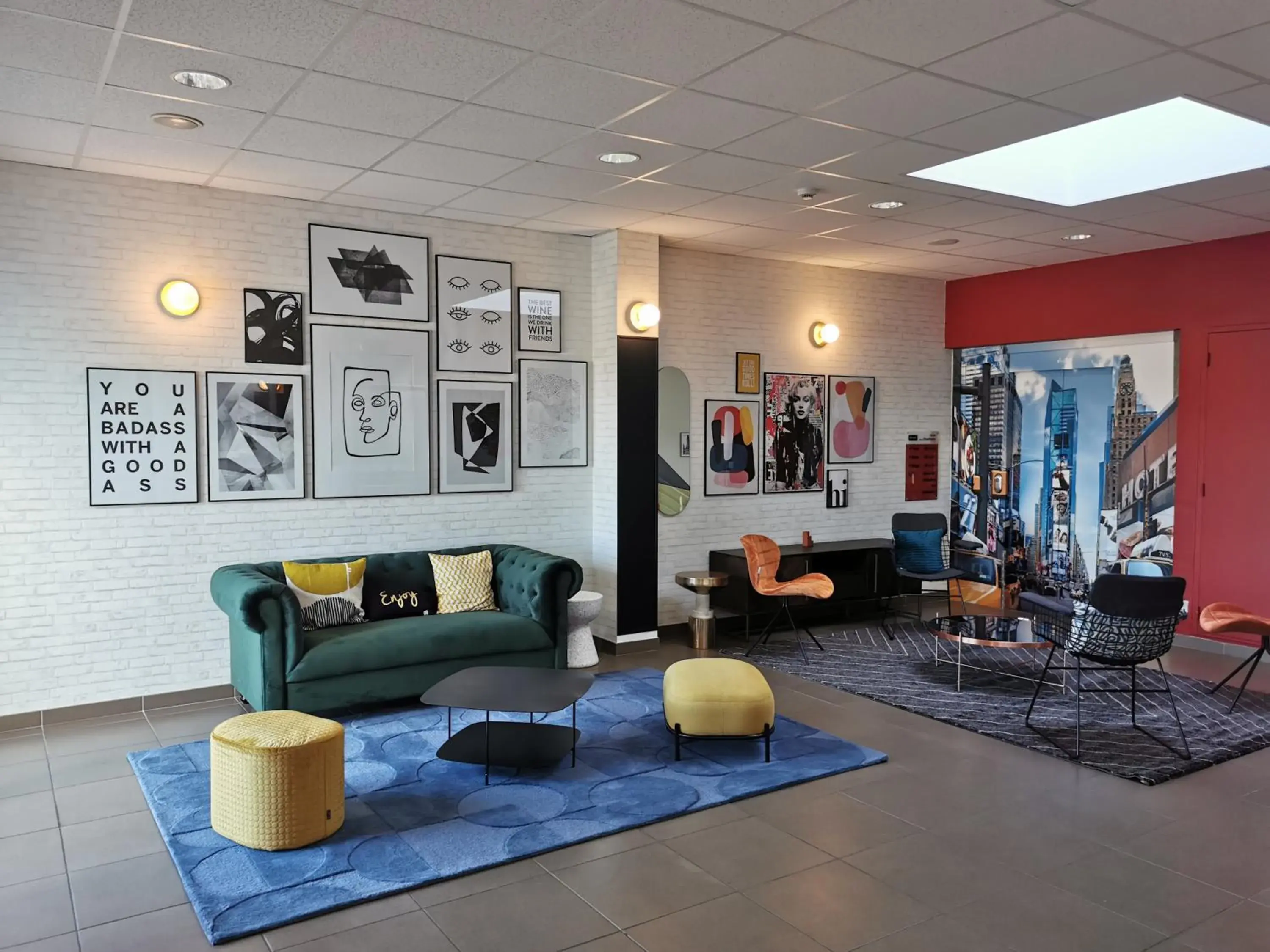 Lounge or bar in Kyriad Chartres Lounge or bar in Kyriad Chartres