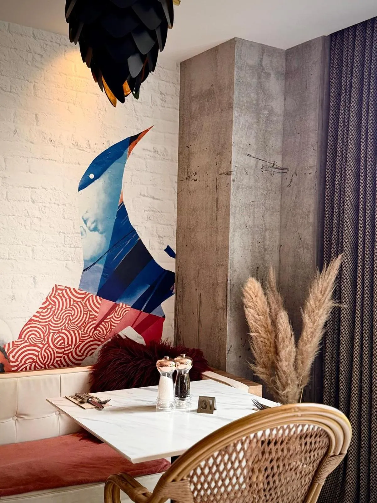 Restaurant/places to eat, Bed in Kyriad Chartres