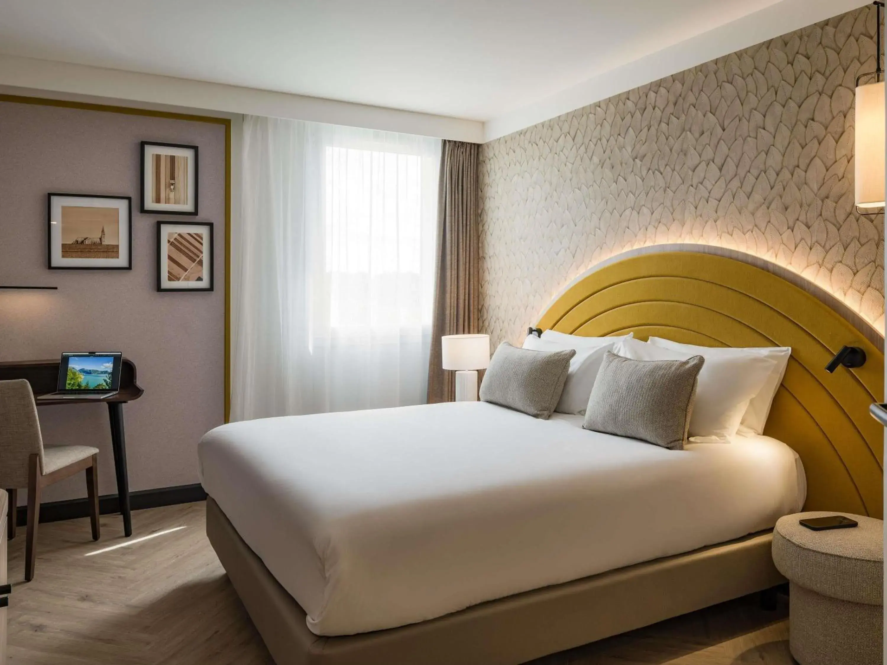 Bedroom, Bed in Mercure Chartres Est Bedroom, Bed in Mercure Chartres Est