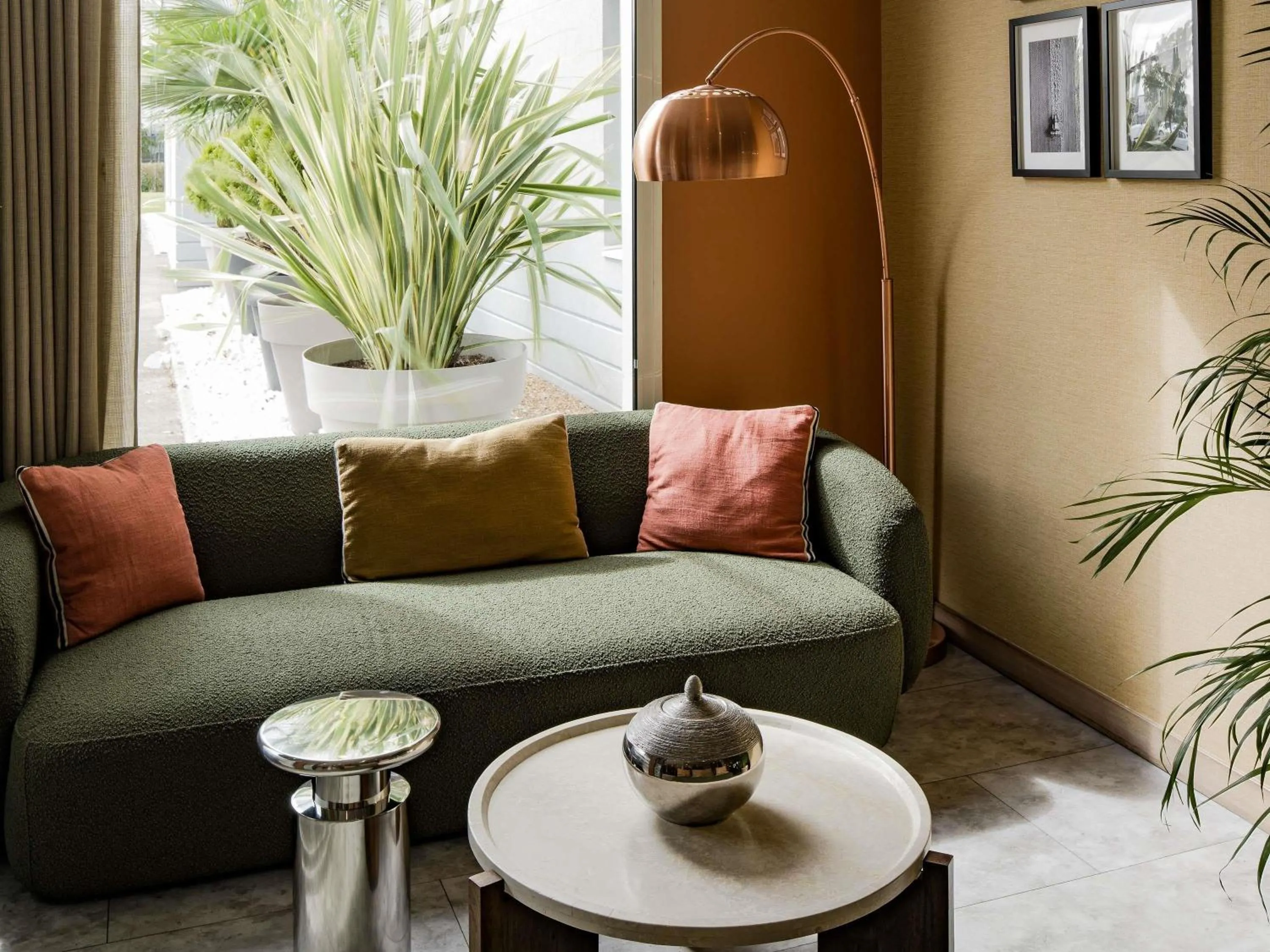 Lounge or bar in Mercure Chartres Est