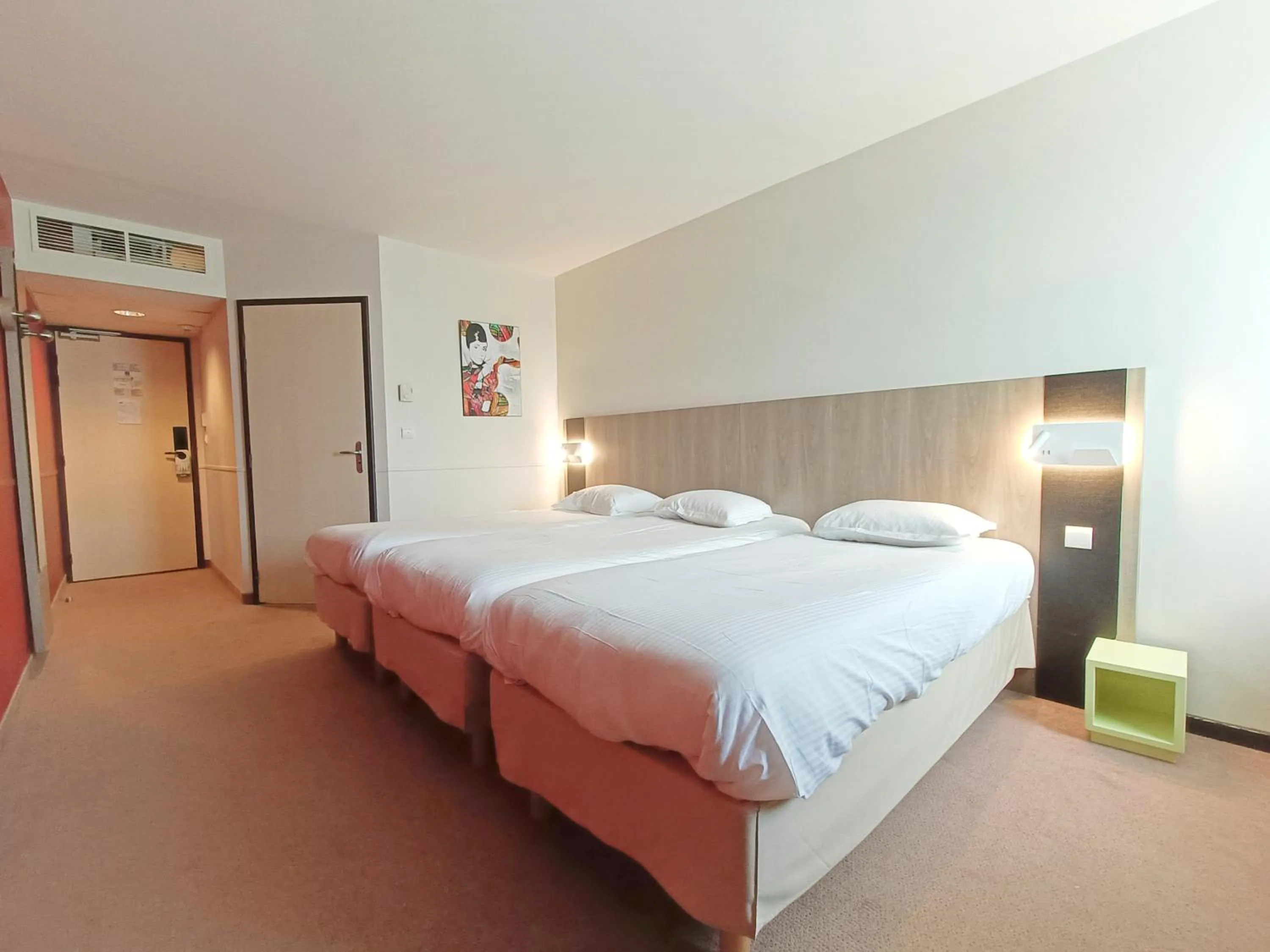 Bedroom, Bed in Kyriad Chartres