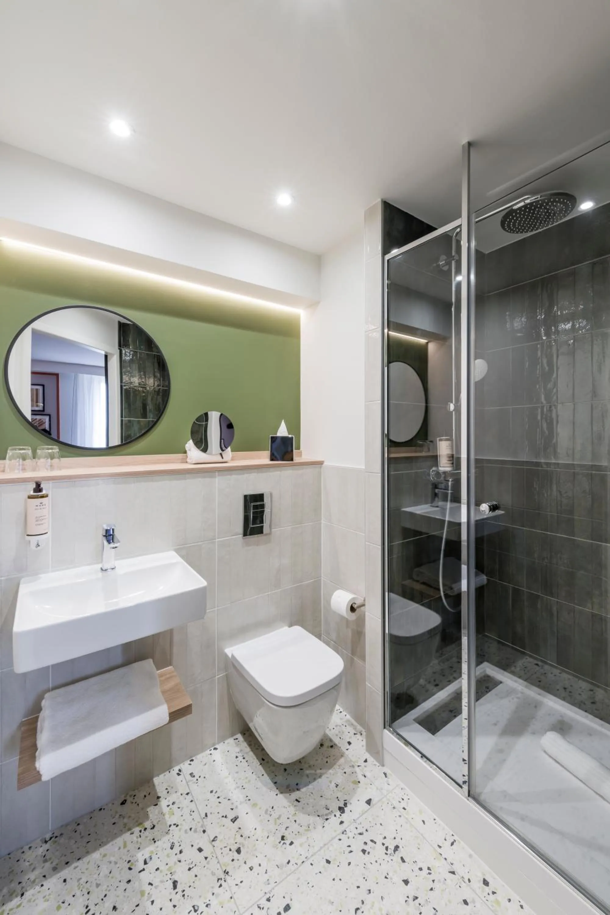 Bathroom in Mercure Chartres Est