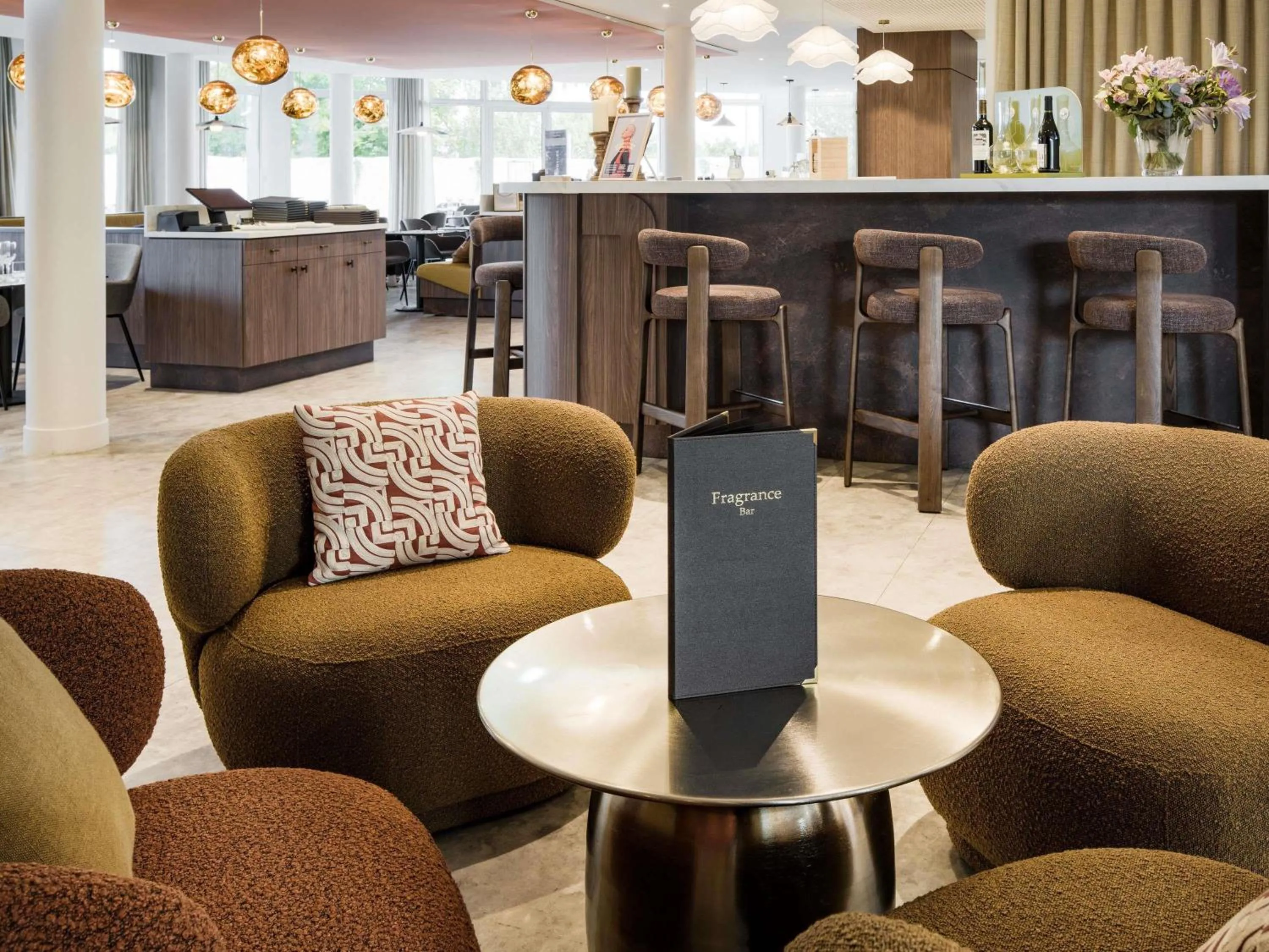 Lounge or bar in Mercure Chartres Est