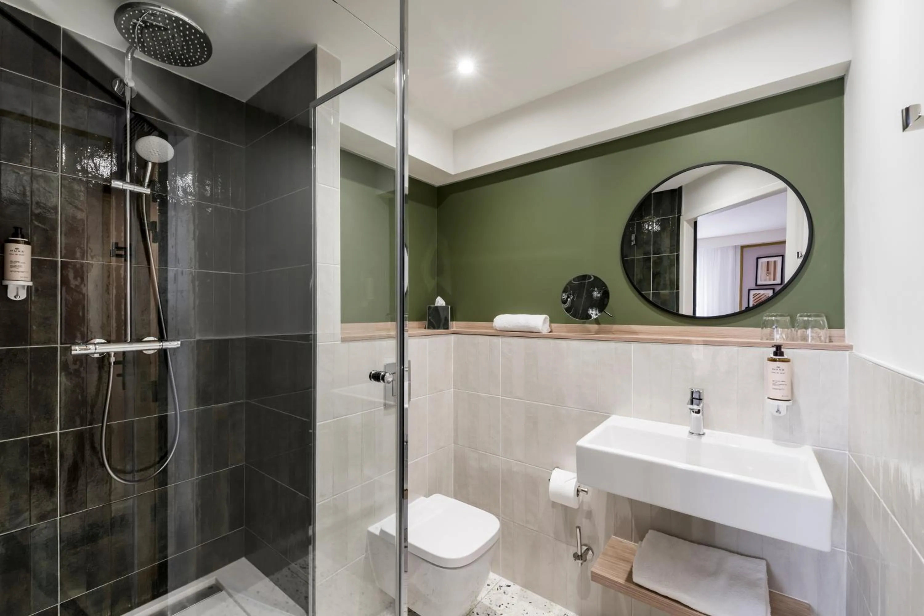 Bathroom in Mercure Chartres Est