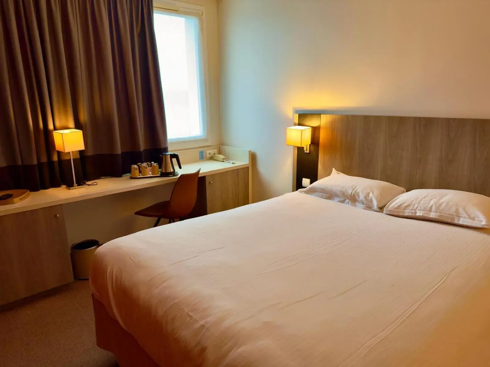 Bedroom, Bed in Kyriad Chartres Bedroom, Bed in Kyriad Chartres