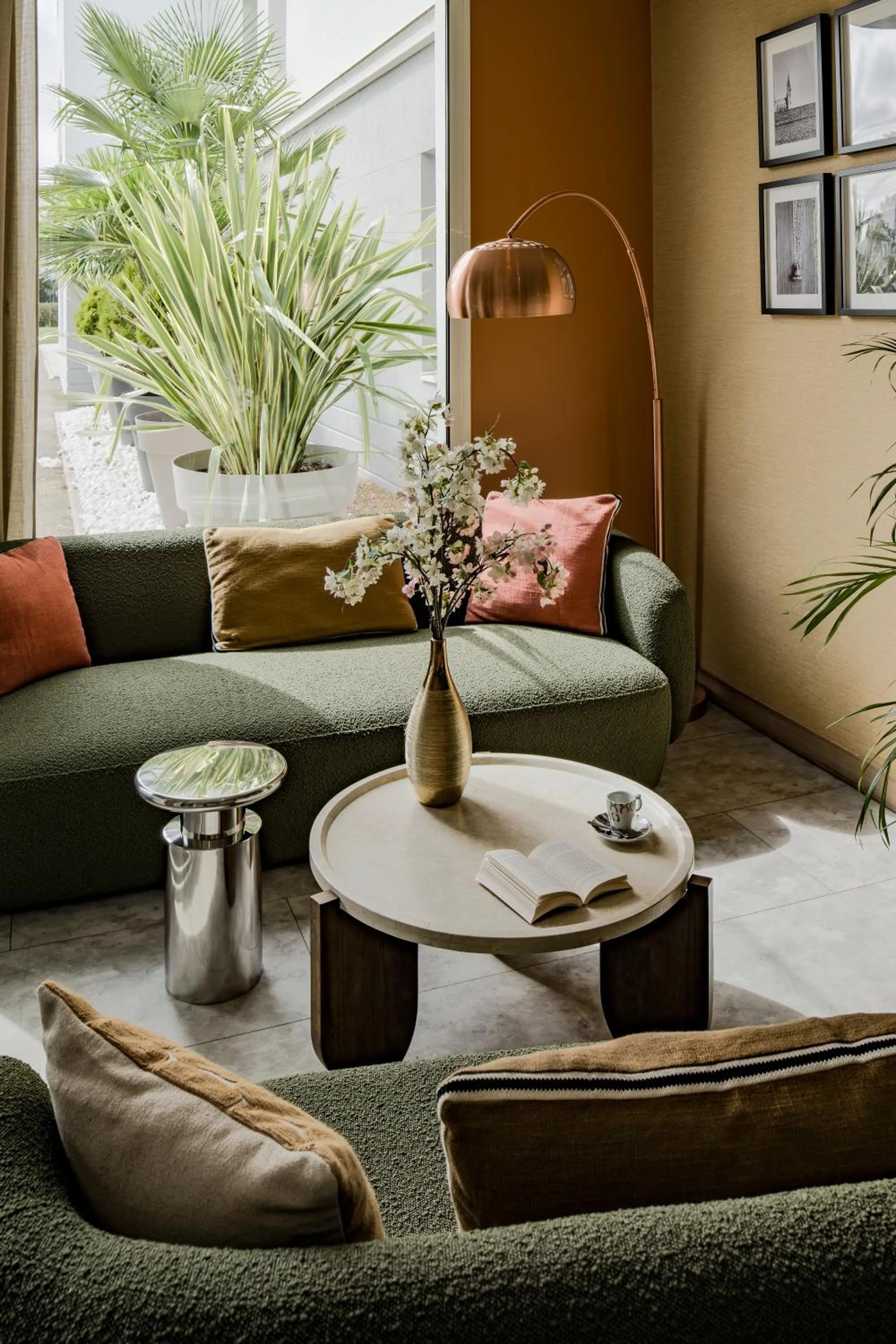 Communal lounge/ TV room in Mercure Chartres Est