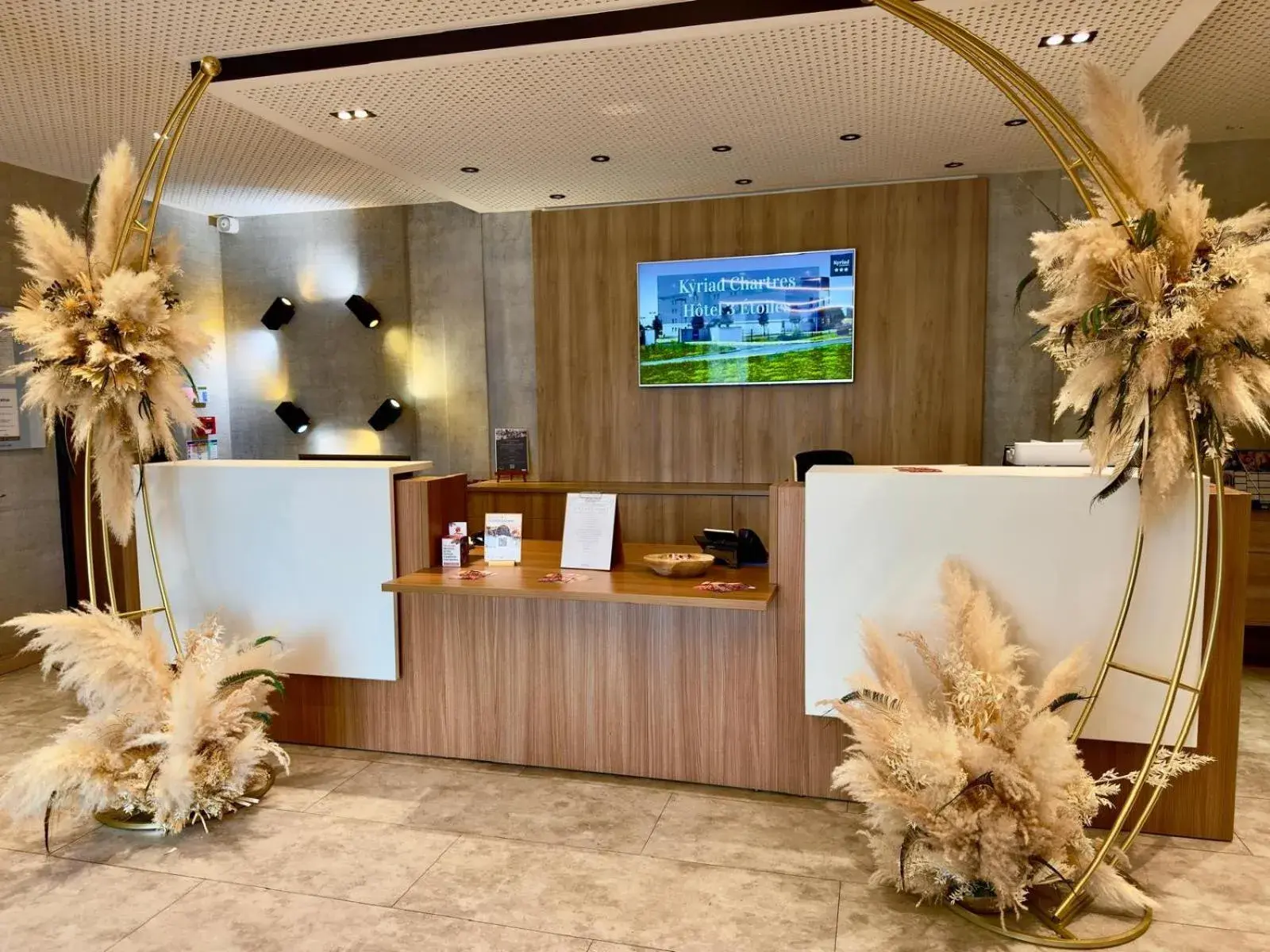 Lobby or reception in Kyriad Chartres Lobby or reception in Kyriad Chartres