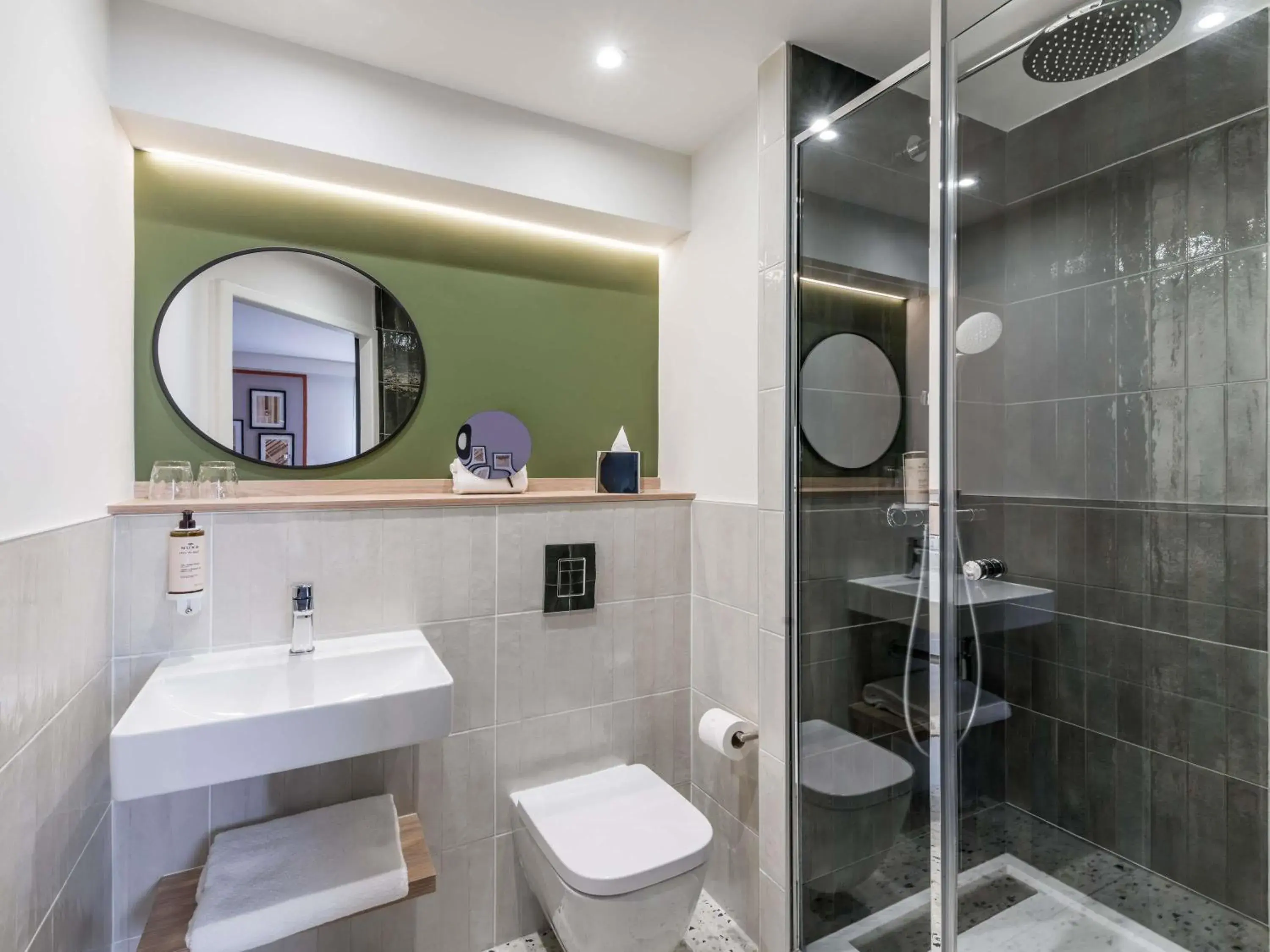 Bedroom in Mercure Chartres Est Bedroom in Mercure Chartres Est