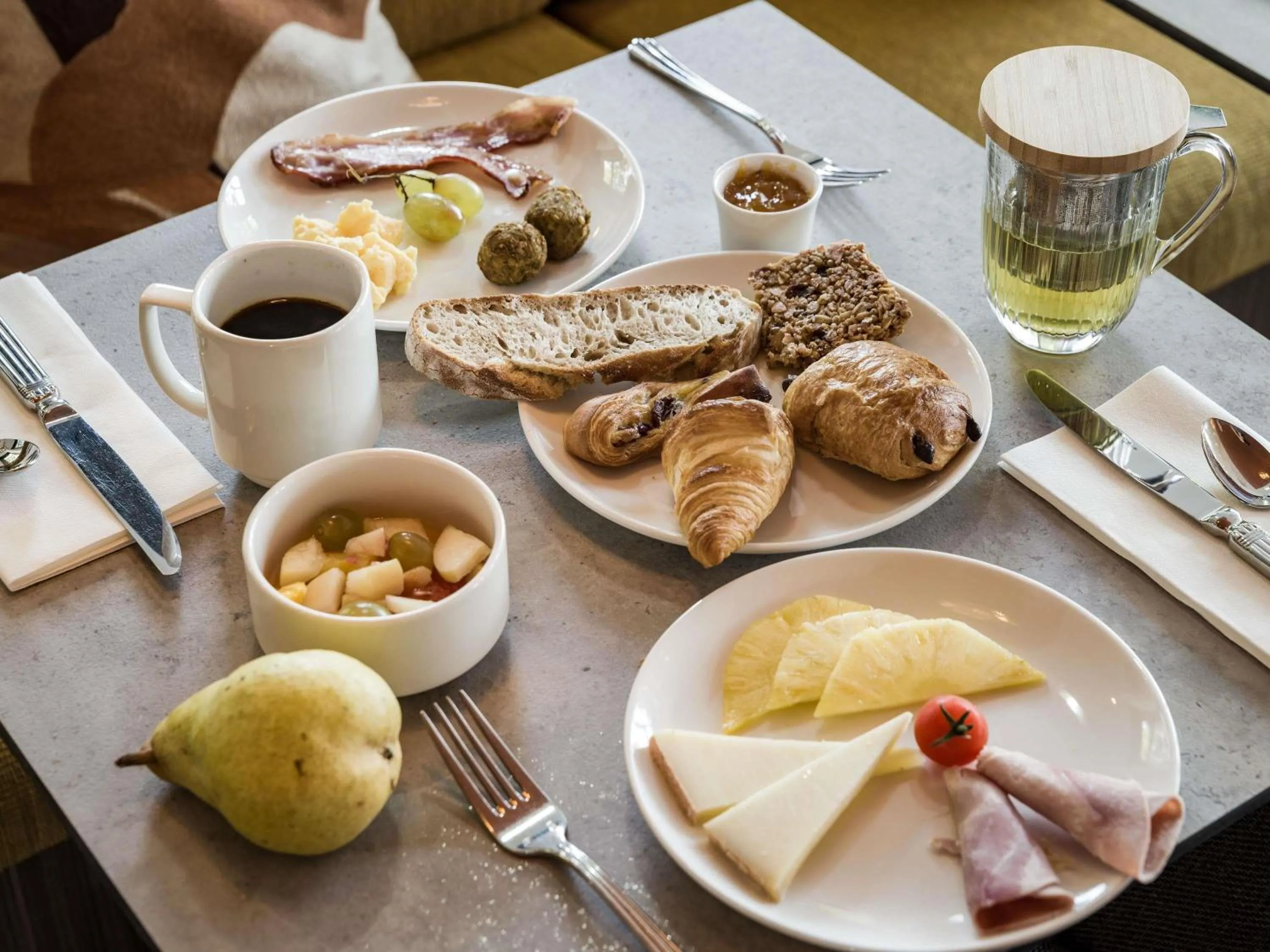 Breakfast in Mercure Chartres Est