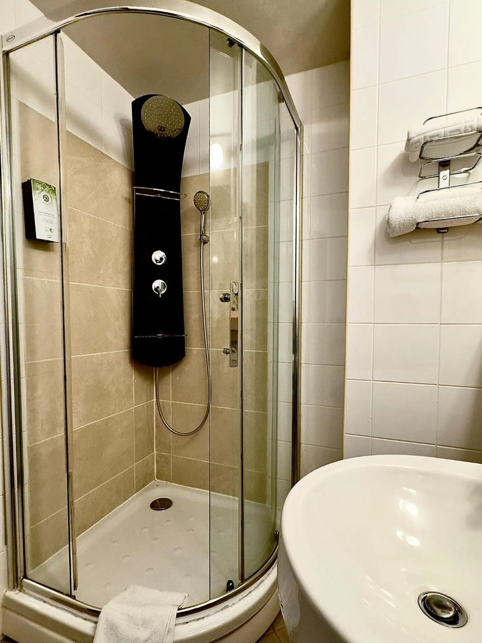 Bathroom in Kyriad Chartres