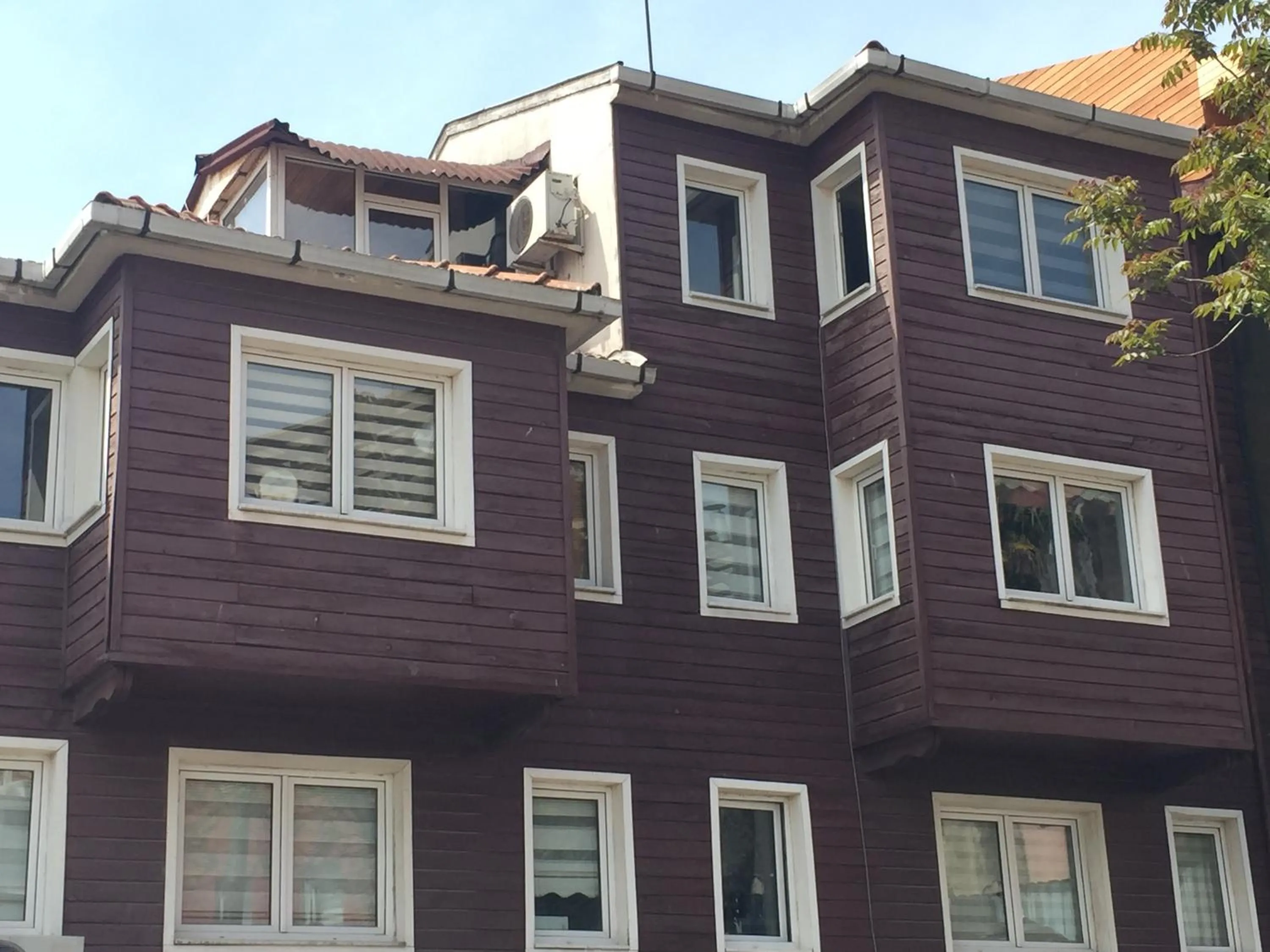 Quiet street view in Sultan Apartments