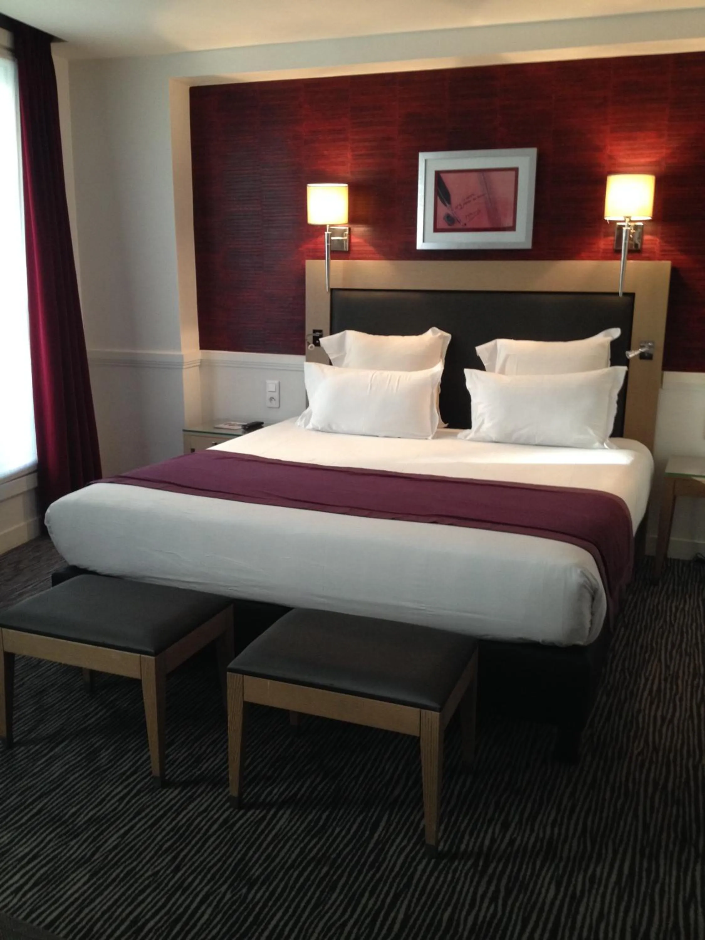 Photo of the whole room, Bed in Hôtel Elysées Flaubert