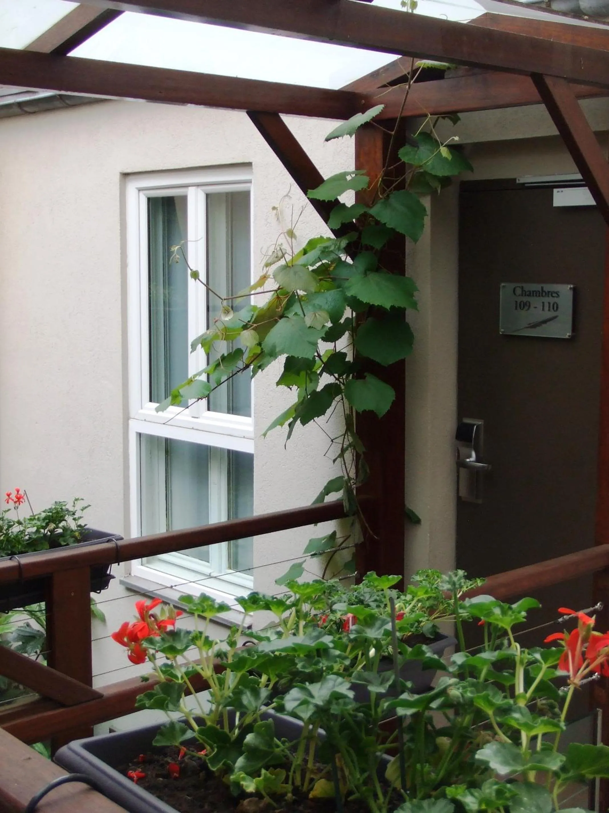 Decorative detail in Hôtel Elysées Flaubert