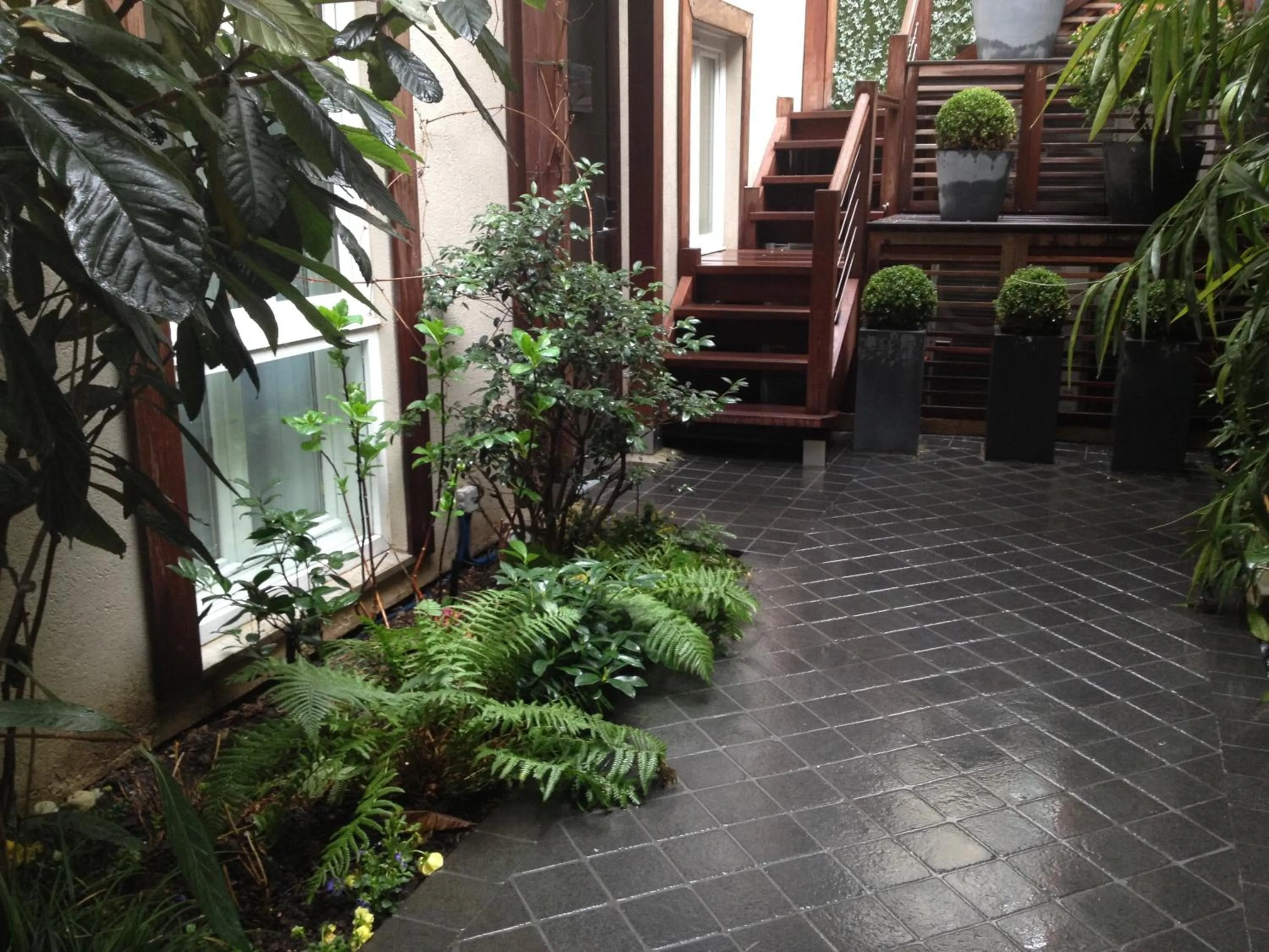 Patio in Hôtel Elysées Flaubert