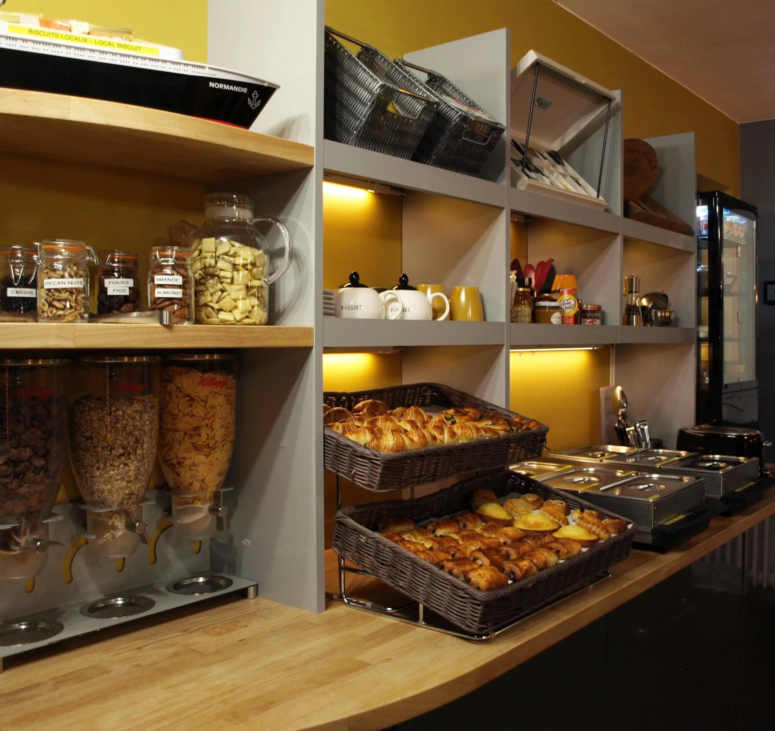 Buffet breakfast in The Originals City, Hôtel de l'Europe, Saint-Nazaire