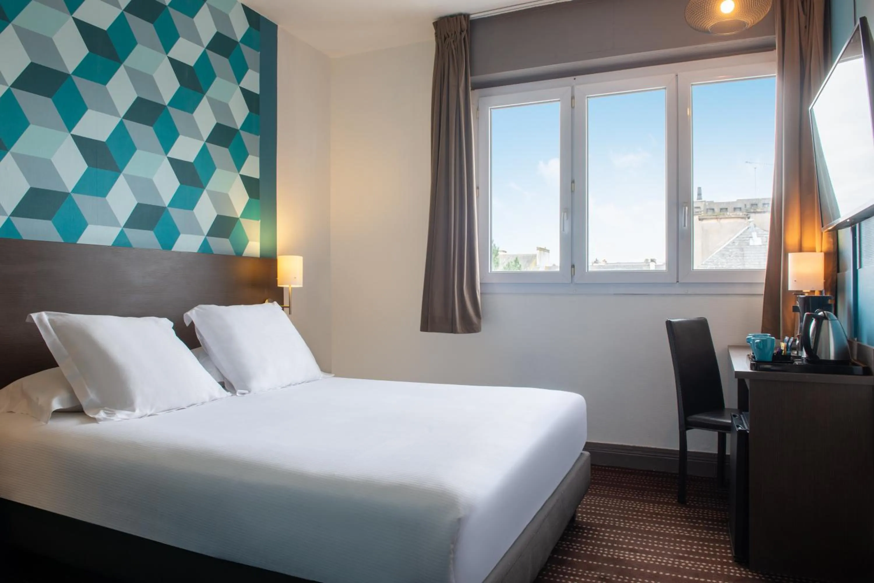 Bed in The Originals City, Hôtel de l'Europe, Saint-Nazaire