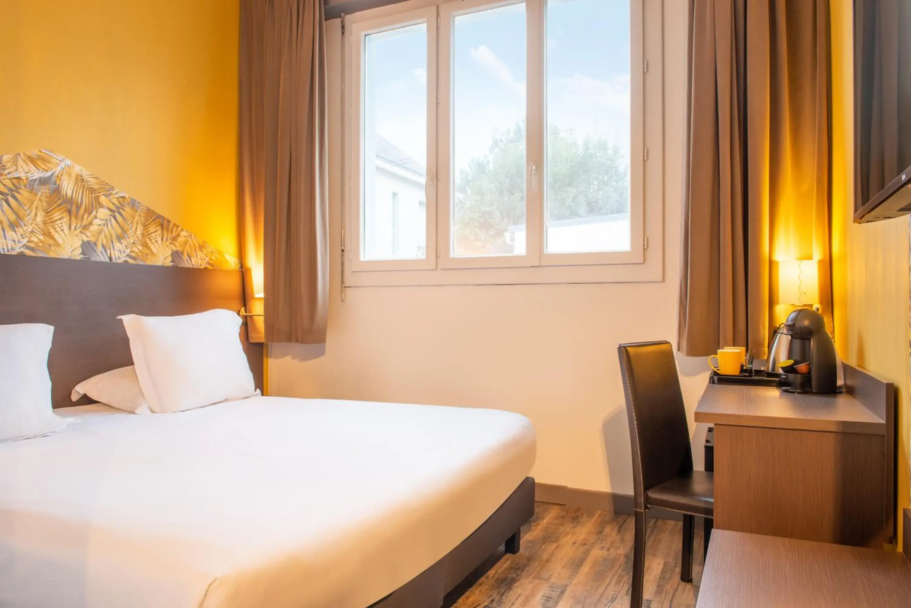 Bed in The Originals City, Hôtel de l'Europe, Saint-Nazaire Bed in The Originals City, Hôtel de l'Europe, Saint-Nazaire