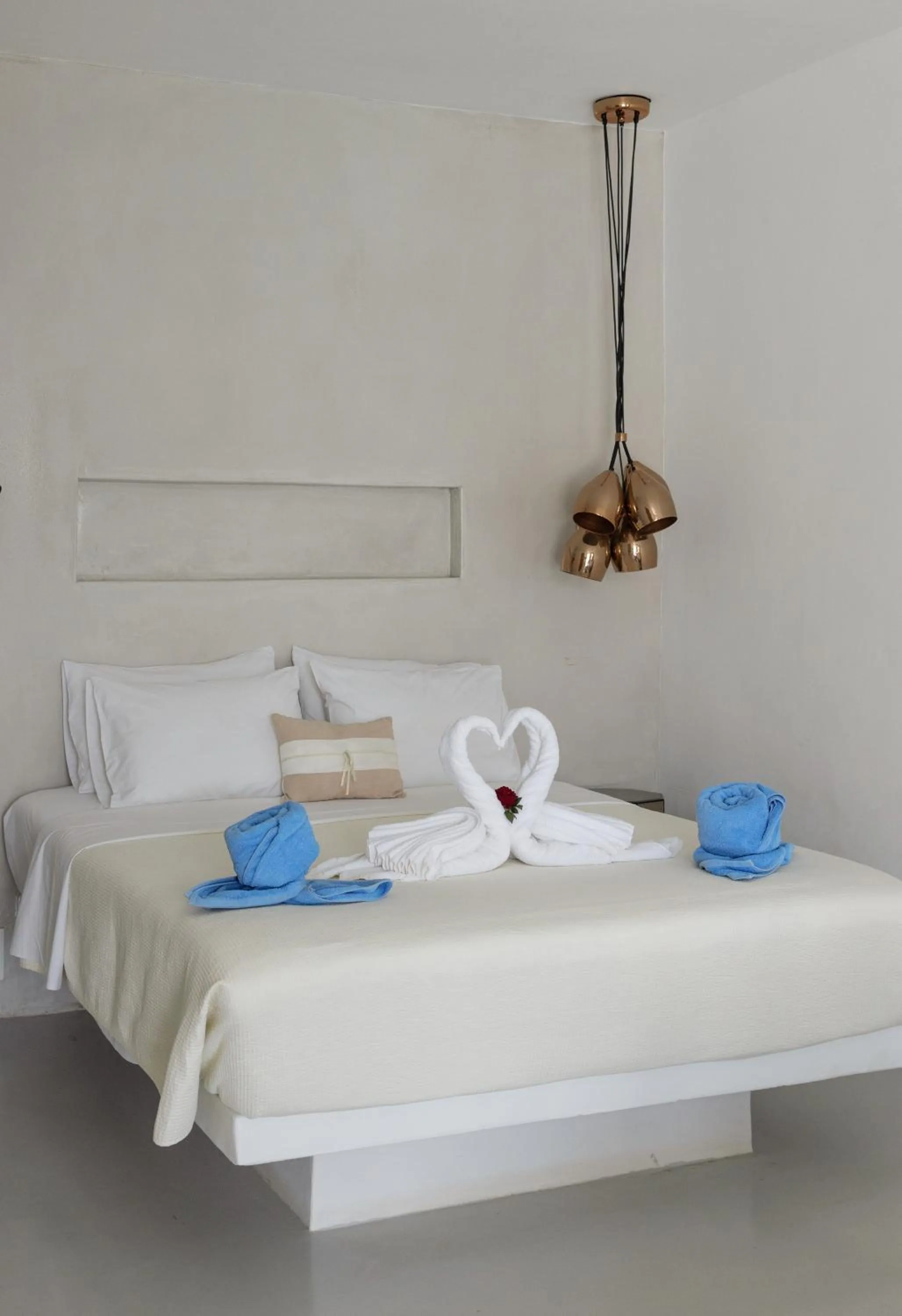 Bed in Mykonos Pantheon