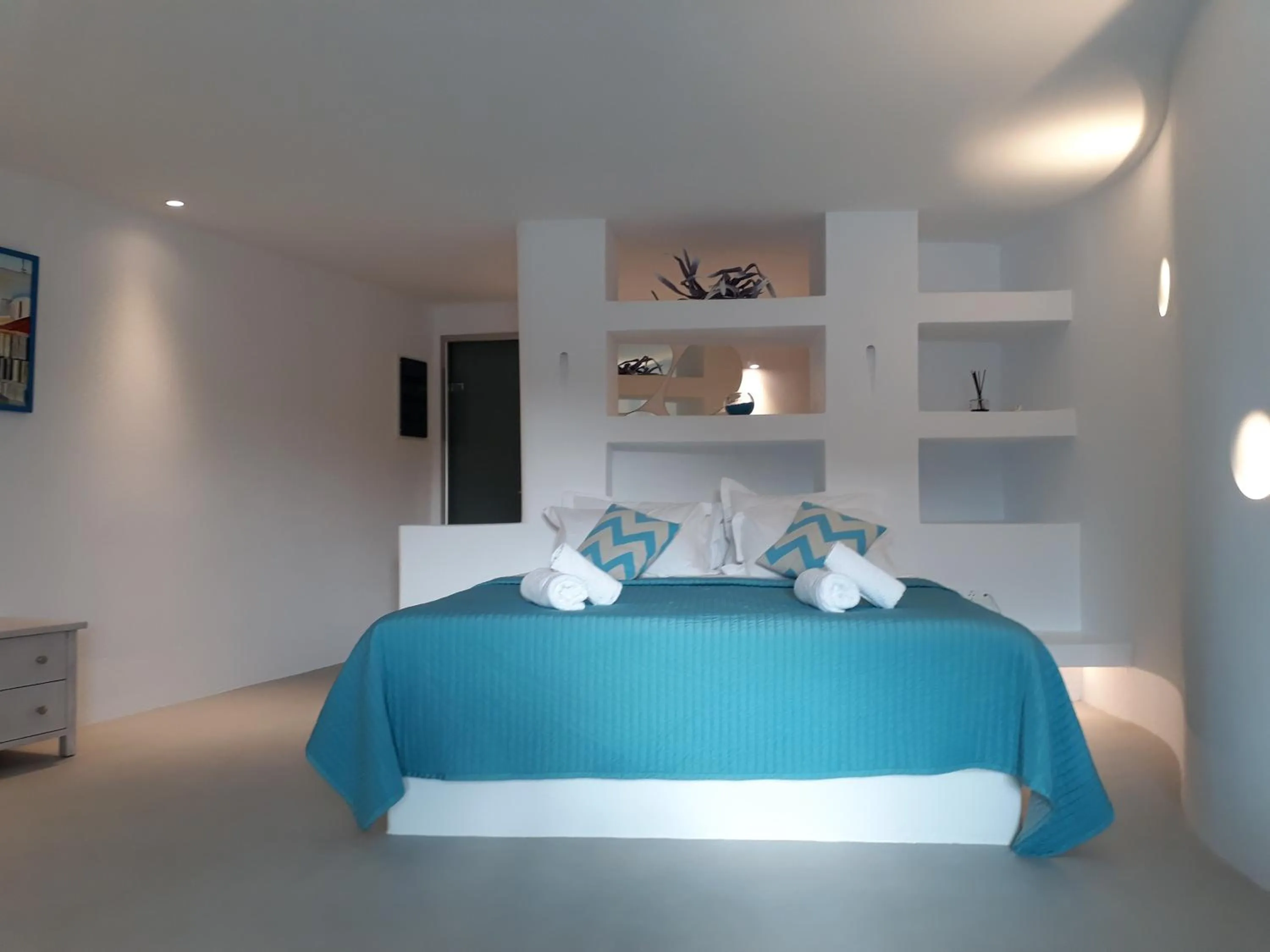 Bed in Mykonos Pantheon