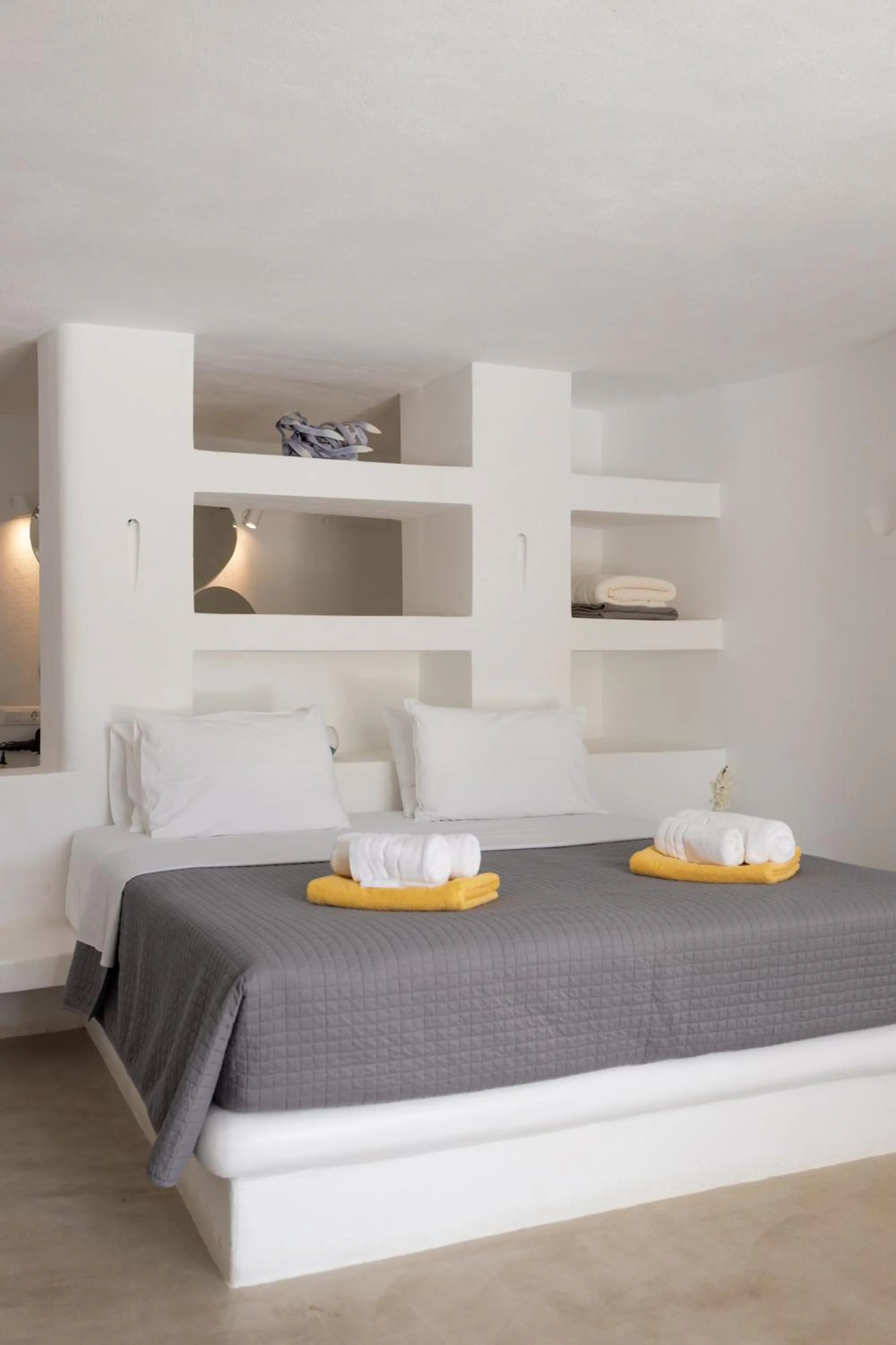 Bed in Mykonos Pantheon