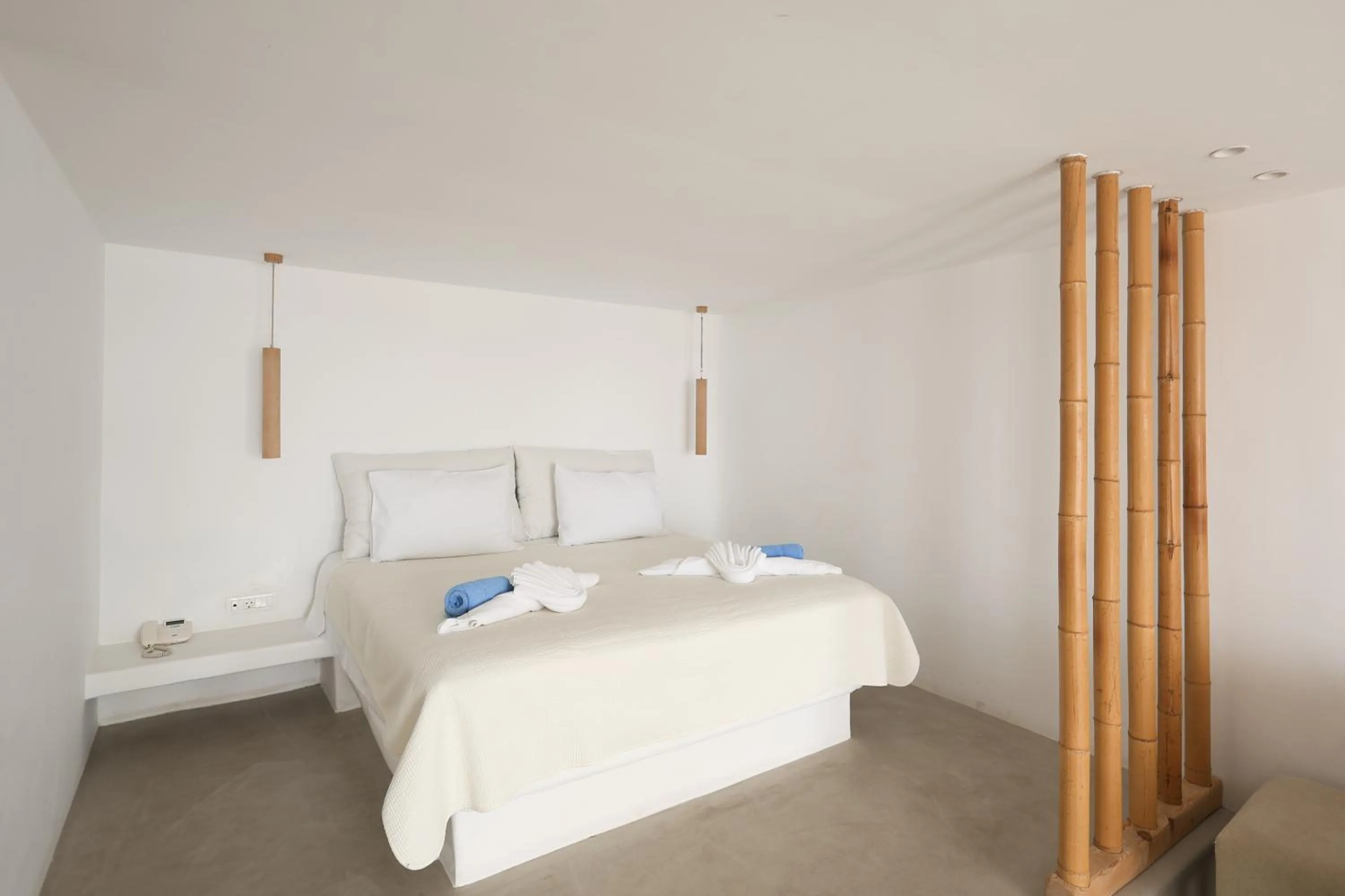 Bed in Mykonos Pantheon