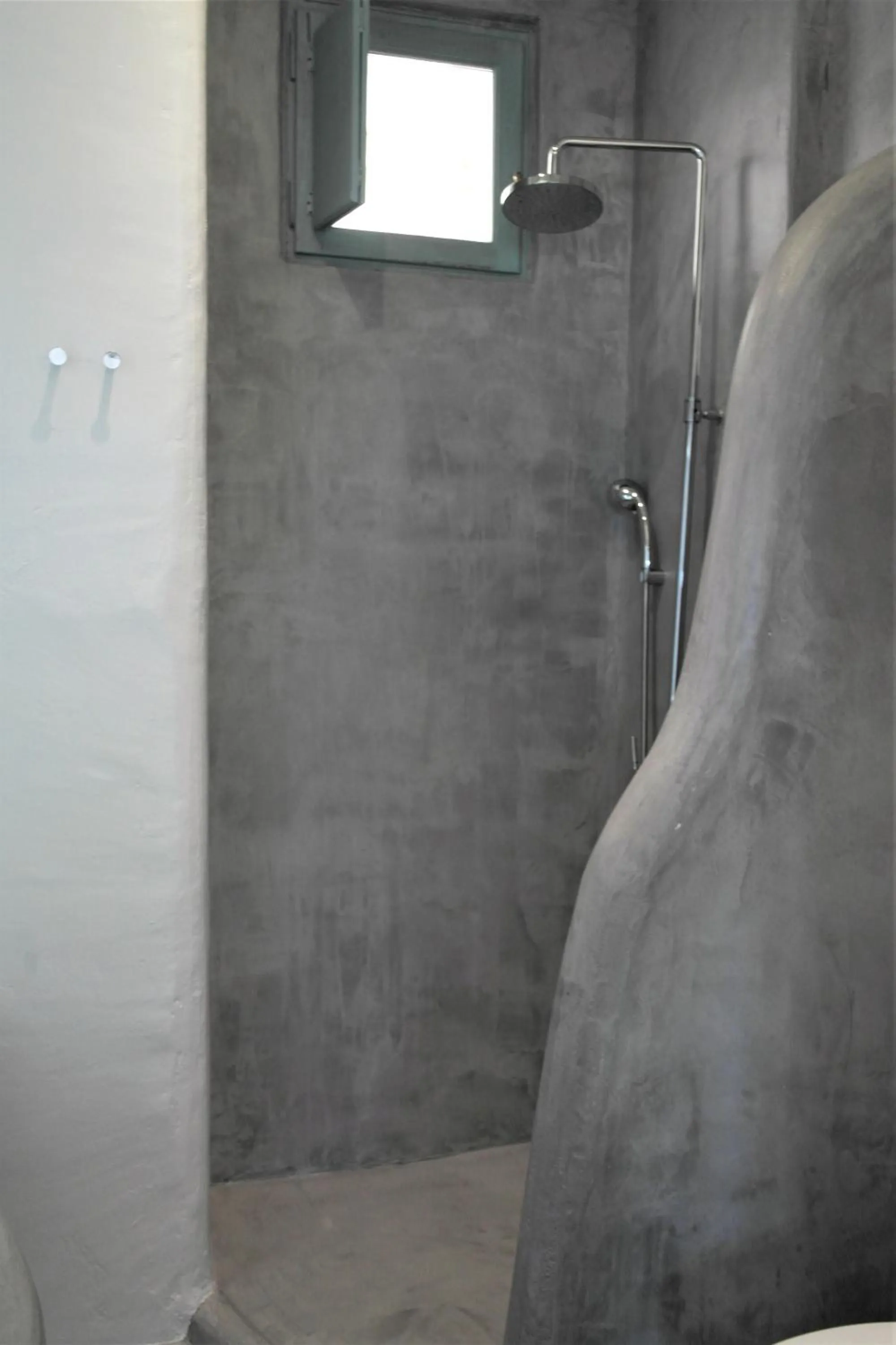 Shower in Mykonos Pantheon