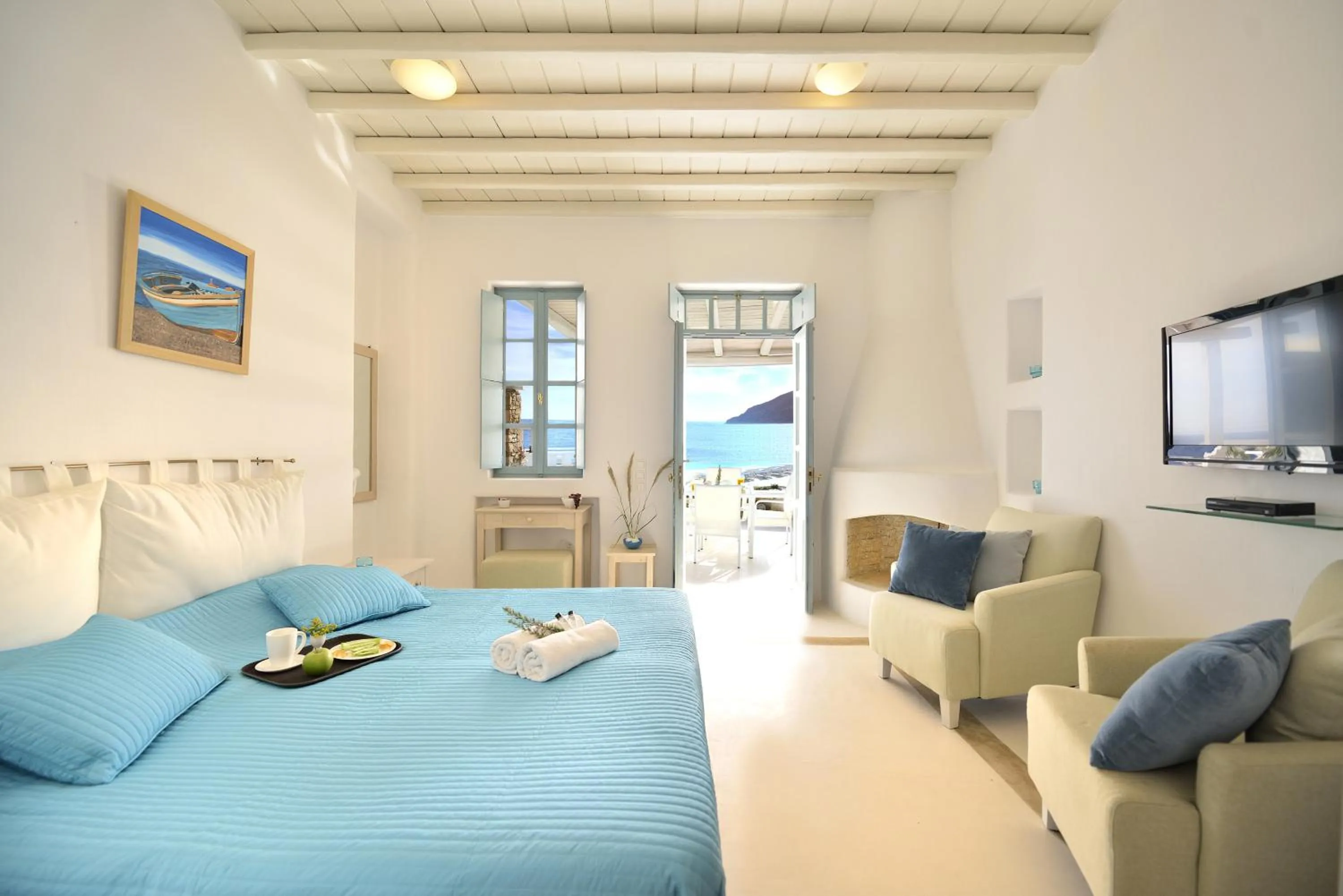 Photo of the whole room, Bed in Mykonos Pantheon