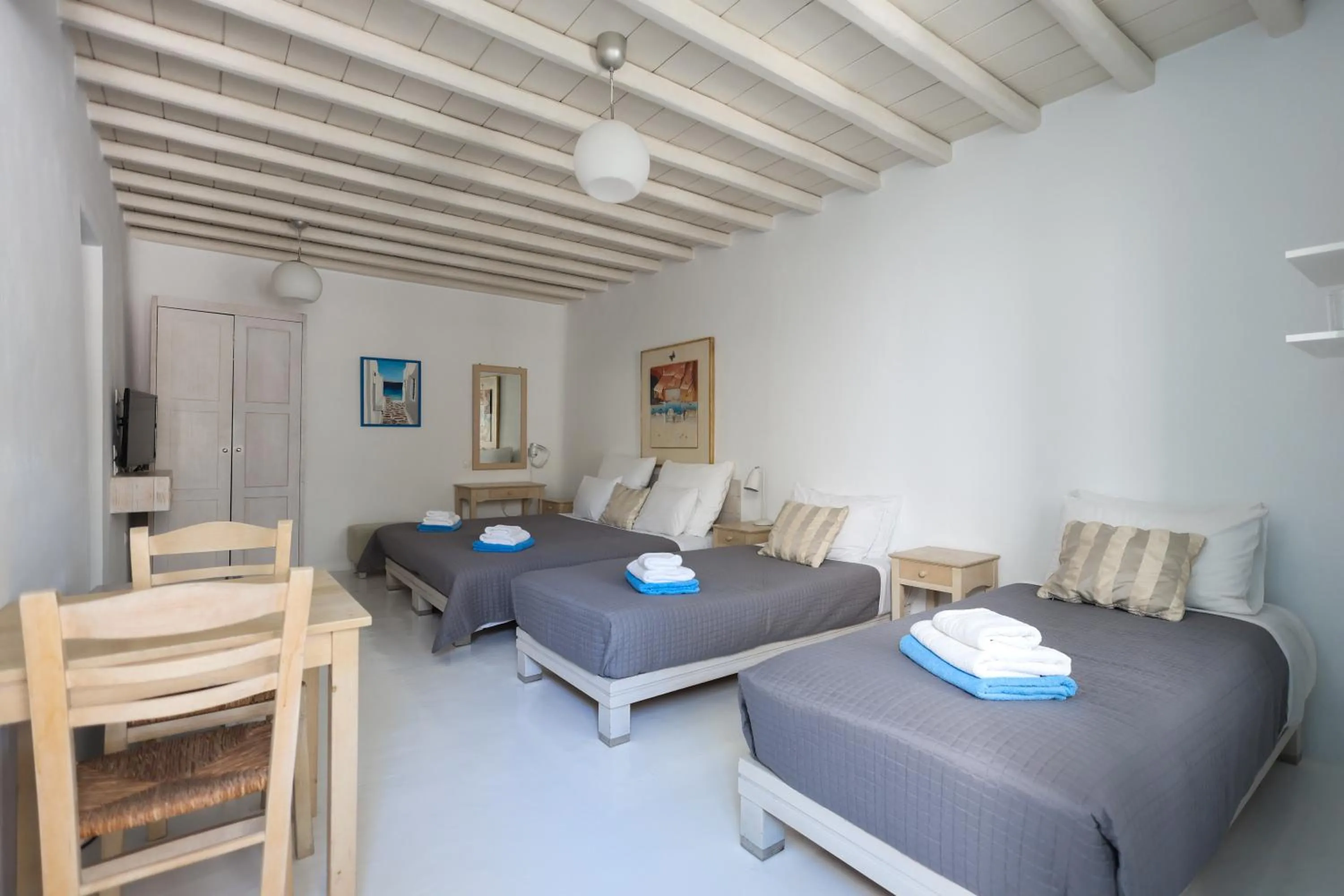 Photo of the whole room in Mykonos Pantheon