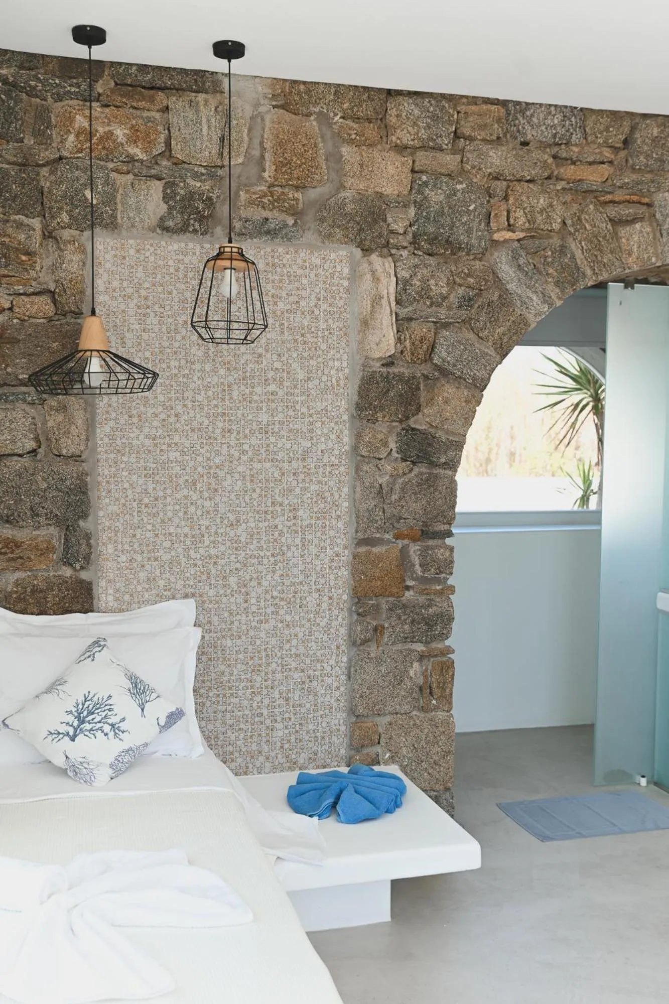 Photo of the whole room, Bed in Mykonos Pantheon