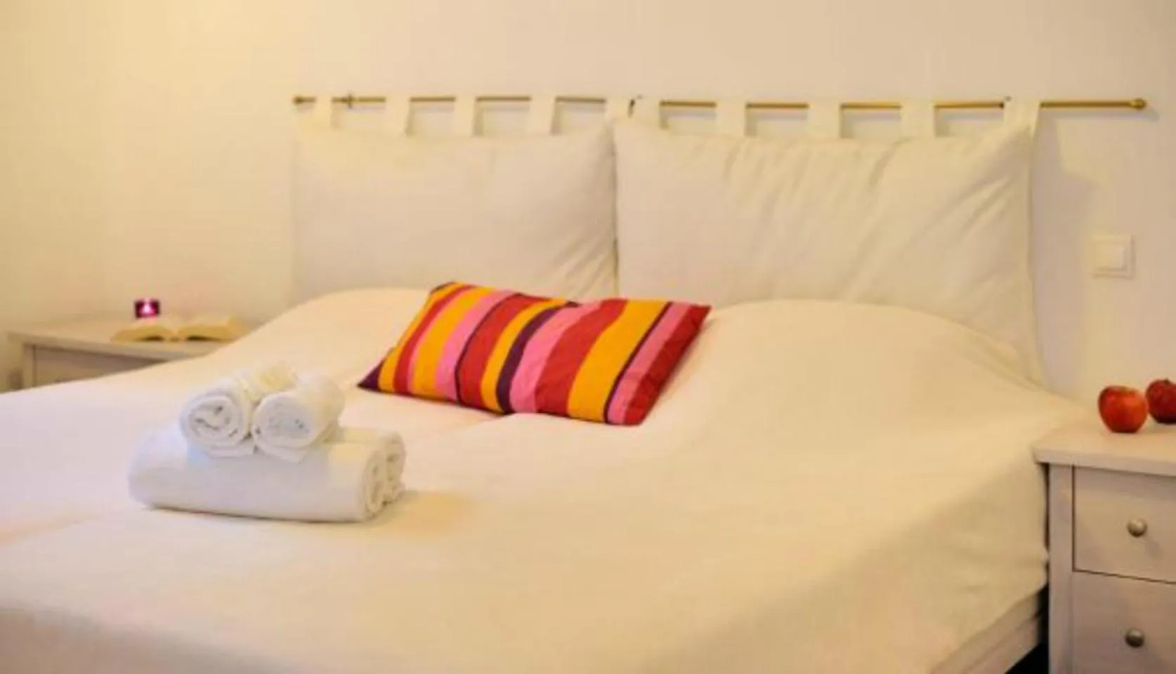 Bed in Mykonos Pantheon