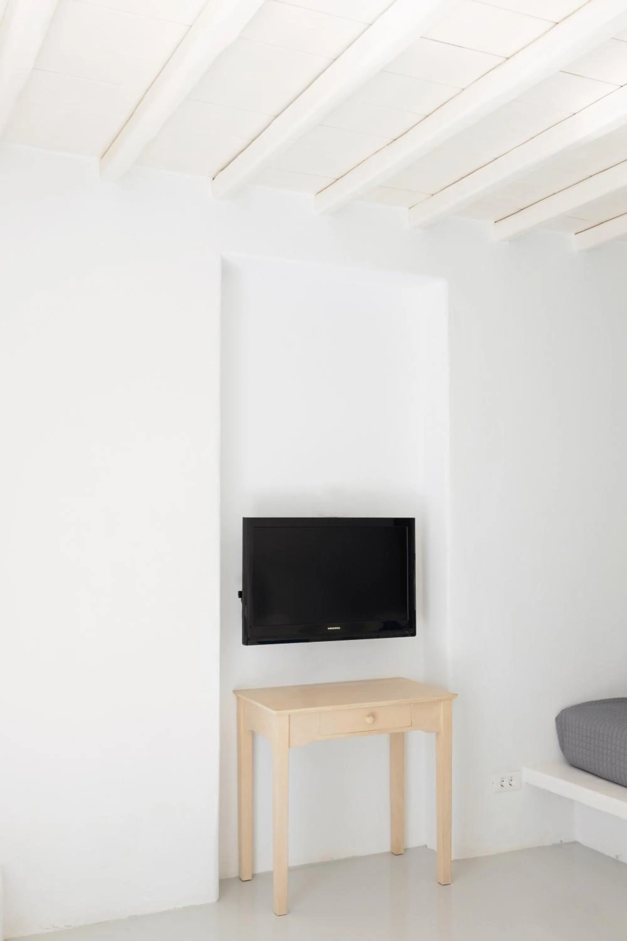 TV and multimedia in Mykonos Pantheon