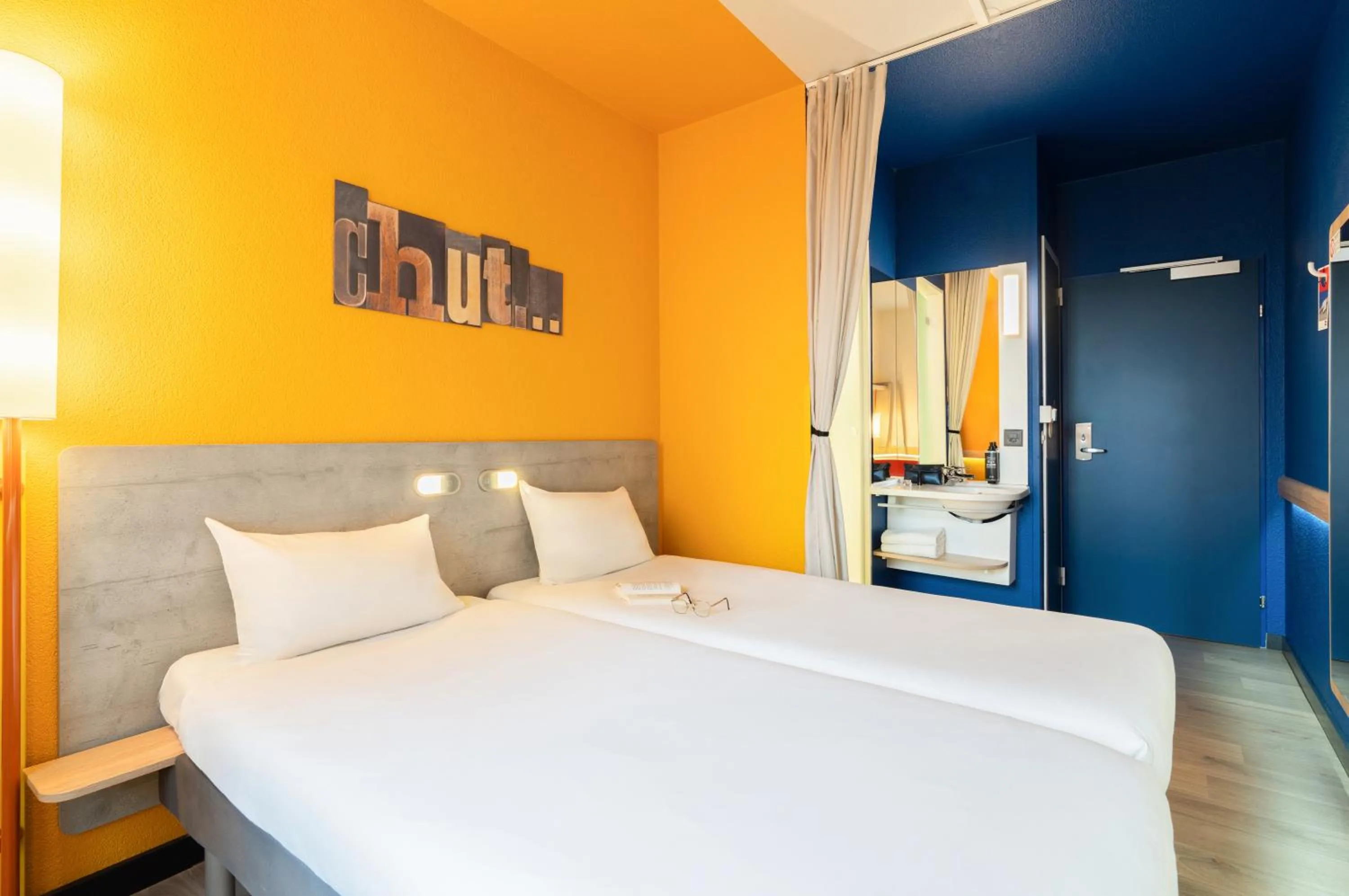 Bed in ibis budget Genève Aéroport