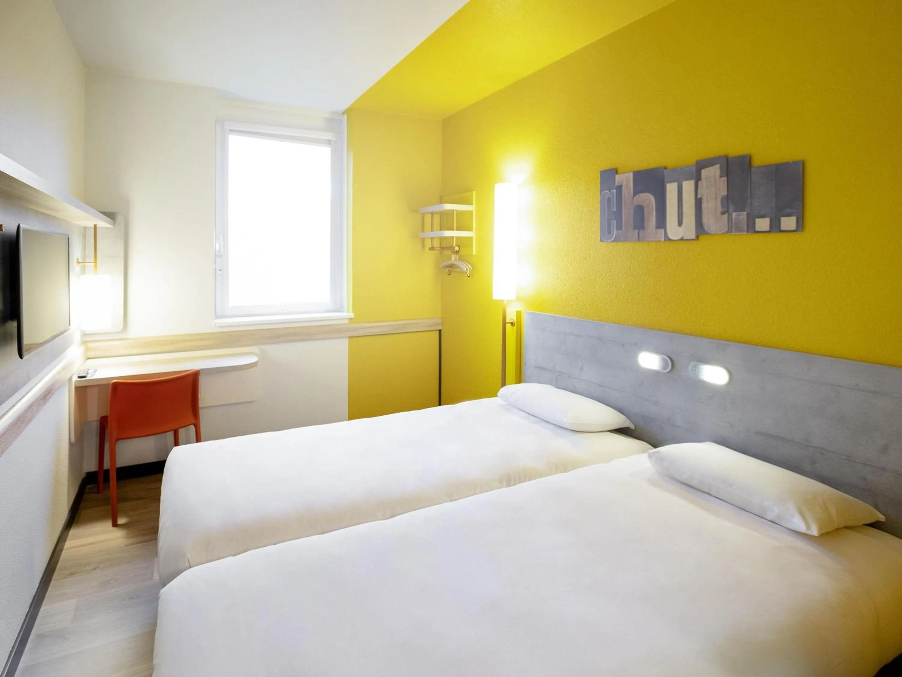 Bedroom, Bed in ibis budget Genève Aéroport