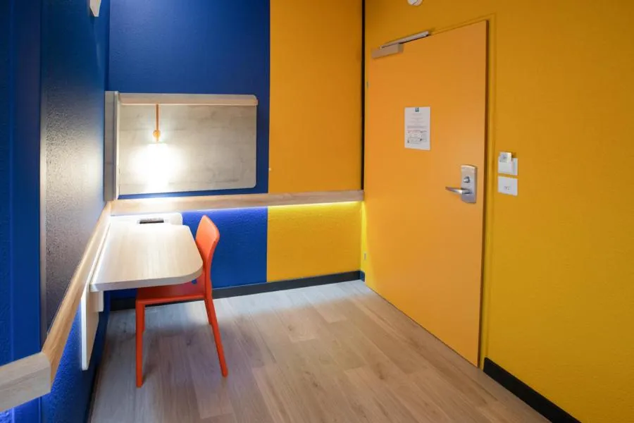 Seating area in ibis budget Genève Aéroport