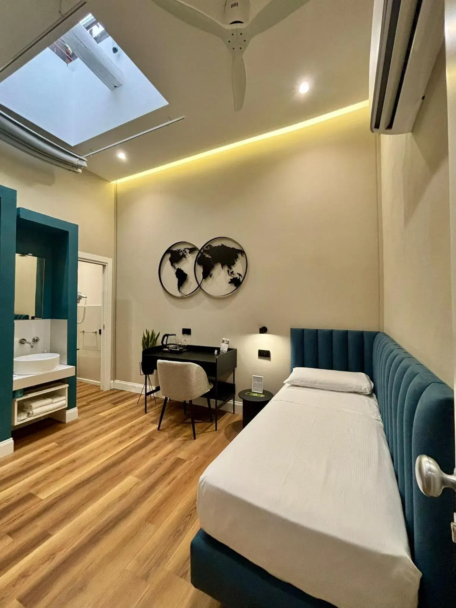 Single Room with Skylight in Nova Relais Single Room with Skylight in Nova Relais