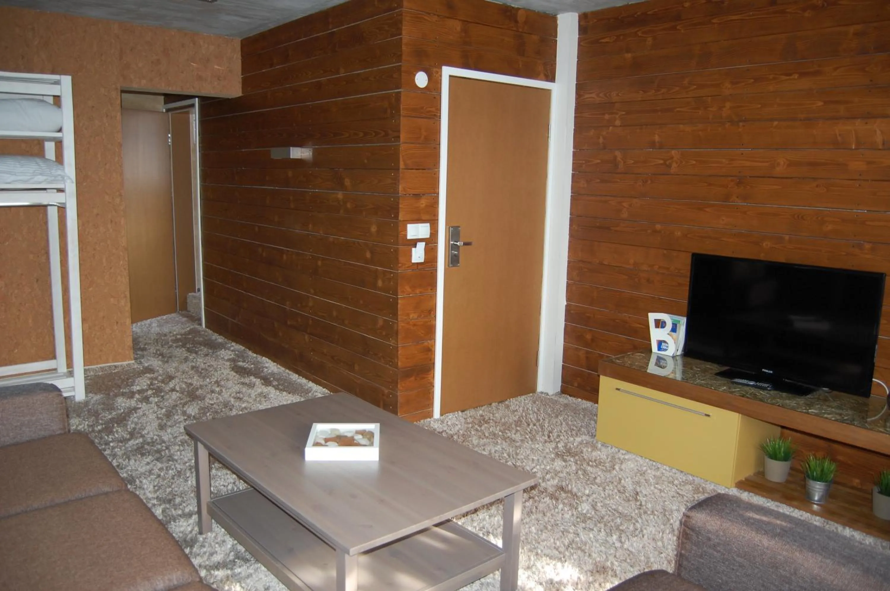 TV and multimedia in Aparthotel Seasons Glavatarski Han