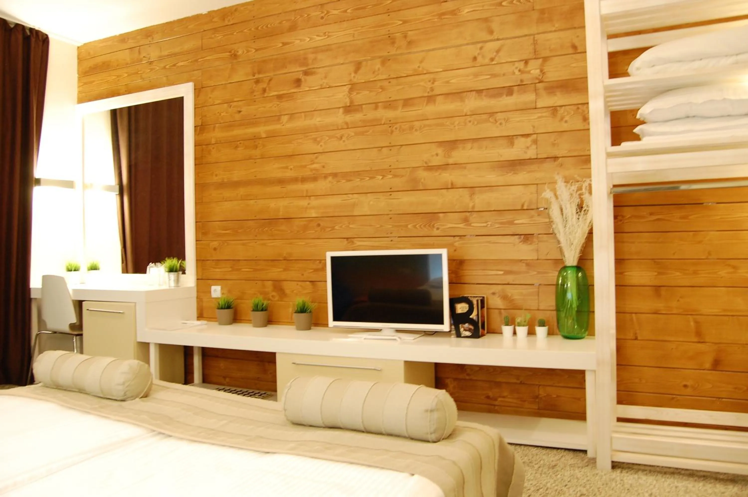 TV and multimedia in Aparthotel Seasons Glavatarski Han