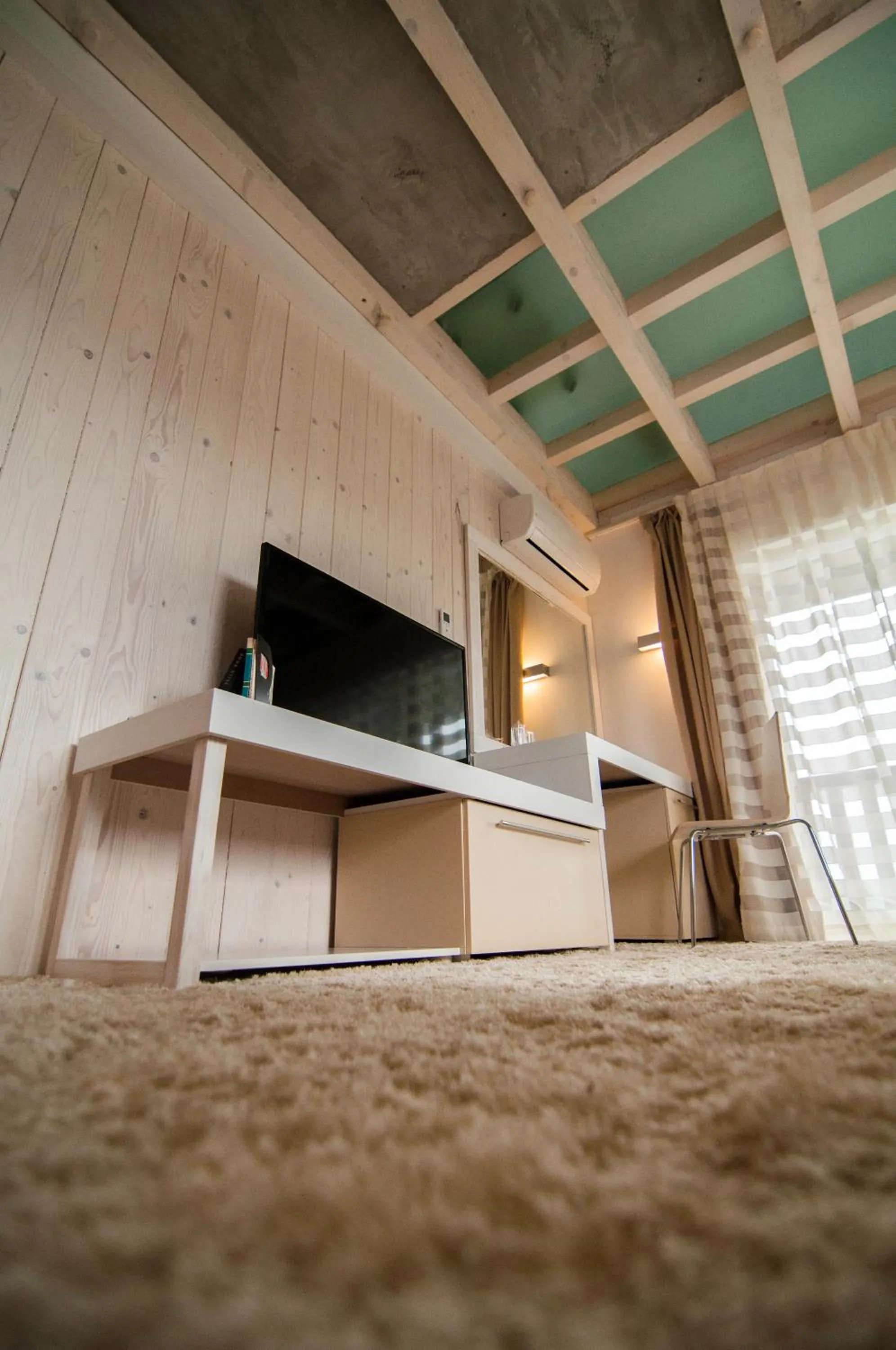 TV and multimedia in Aparthotel Seasons Glavatarski Han