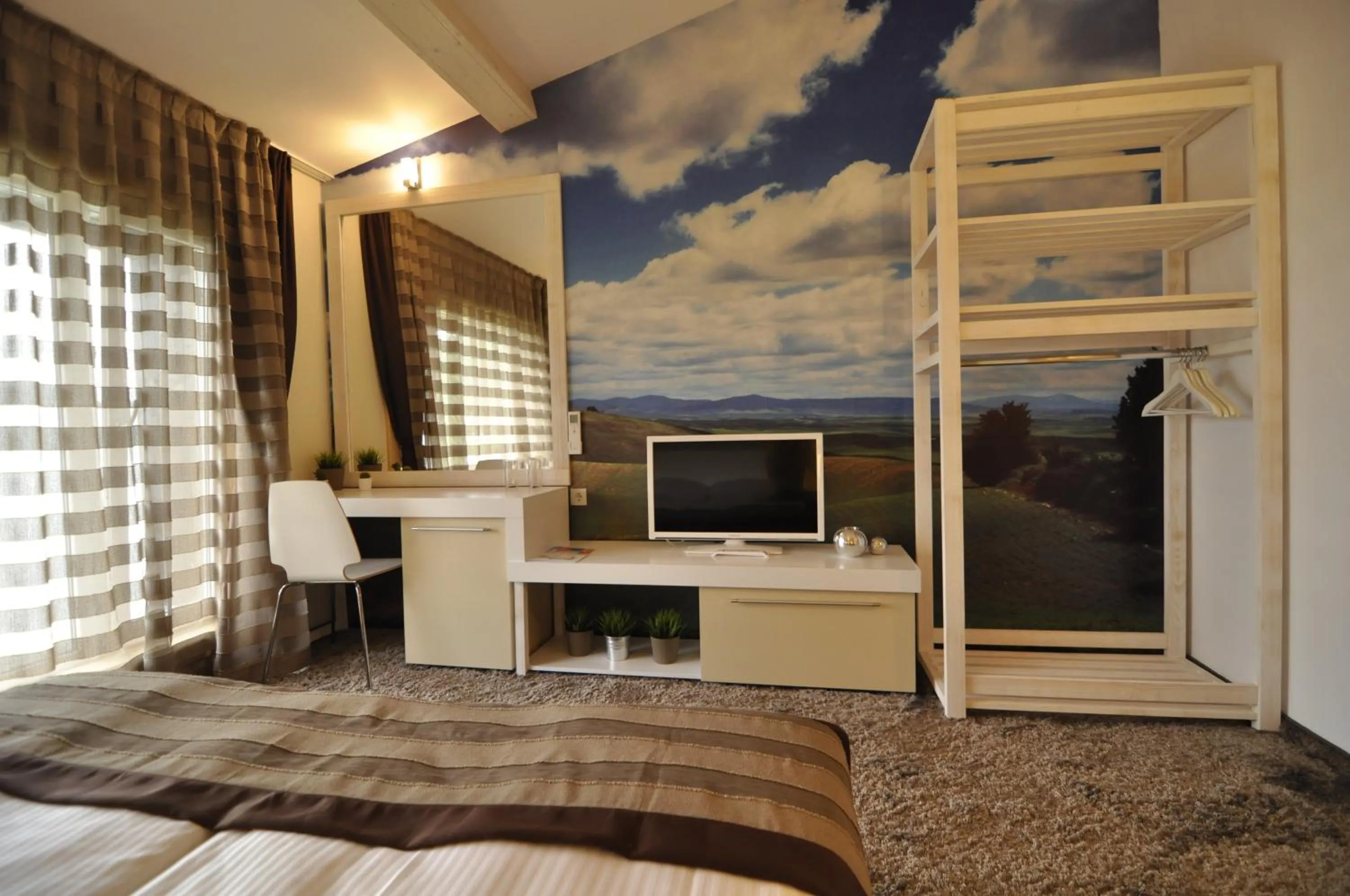 TV and multimedia in Aparthotel Seasons Glavatarski Han