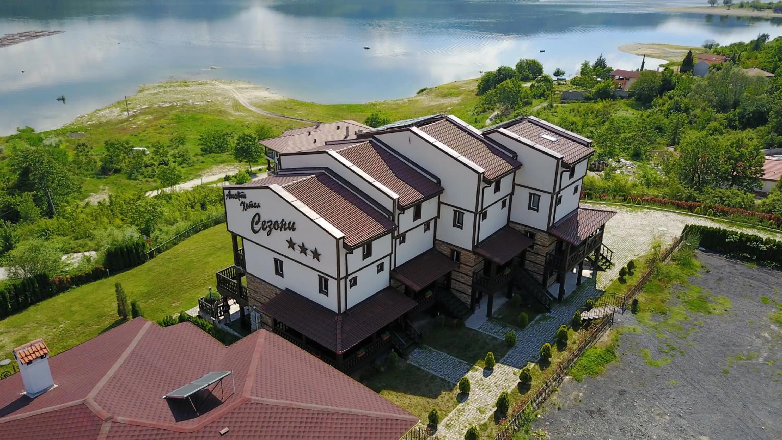 Property building in Aparthotel Seasons Glavatarski Han